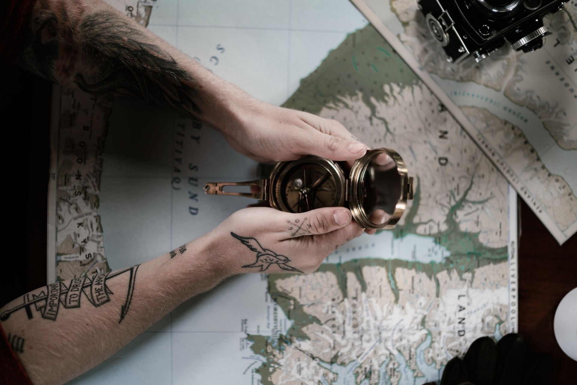 Tajemnice dawnej nawigacji: Jak kompas i sekstant zmieniały bieg historii i dlaczego wciąż nas zachwycają?