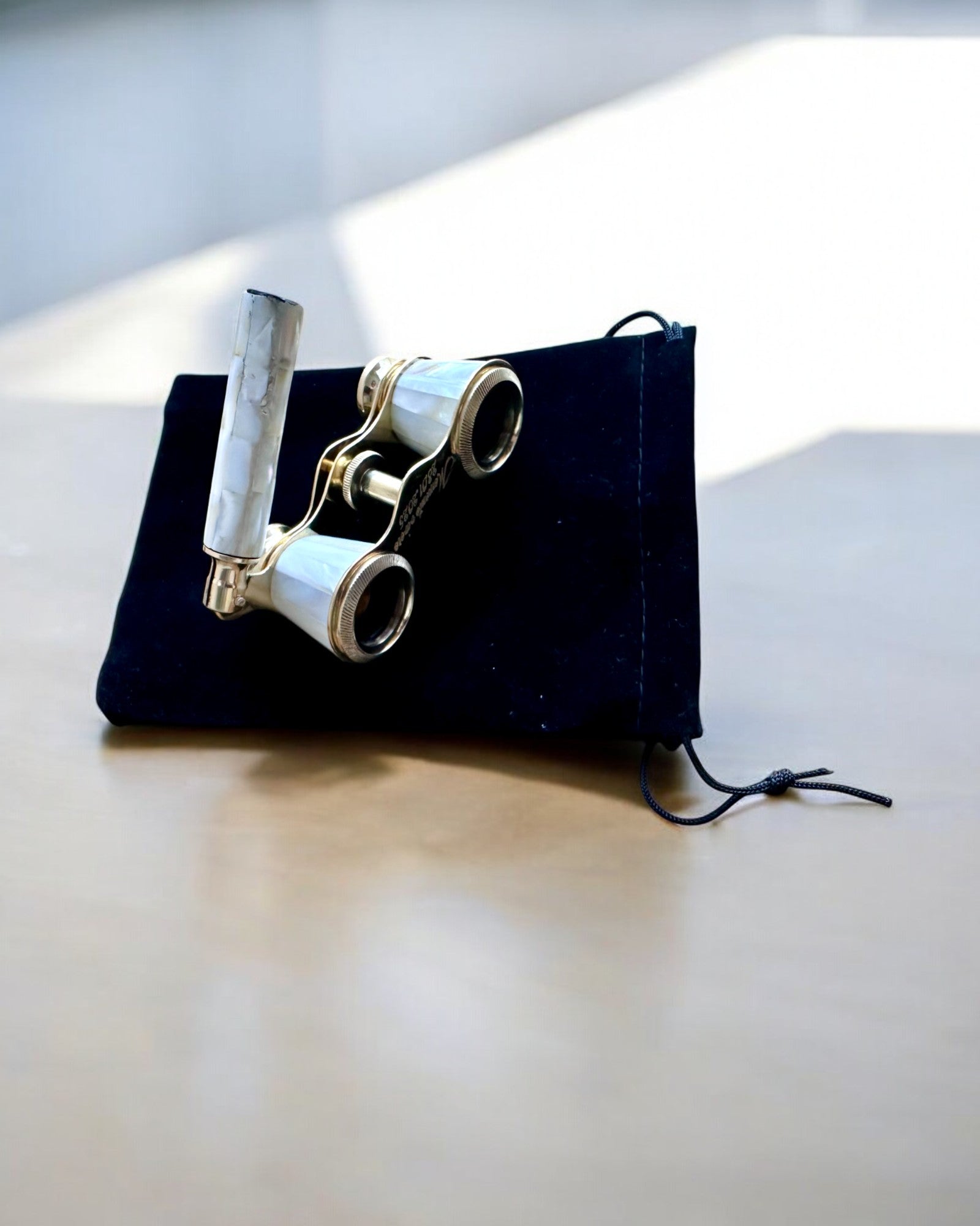 Teatterikiikarit "Elegancja", binokulaarit - mahdollisuus personointiin kaiverruksella lahjaksi