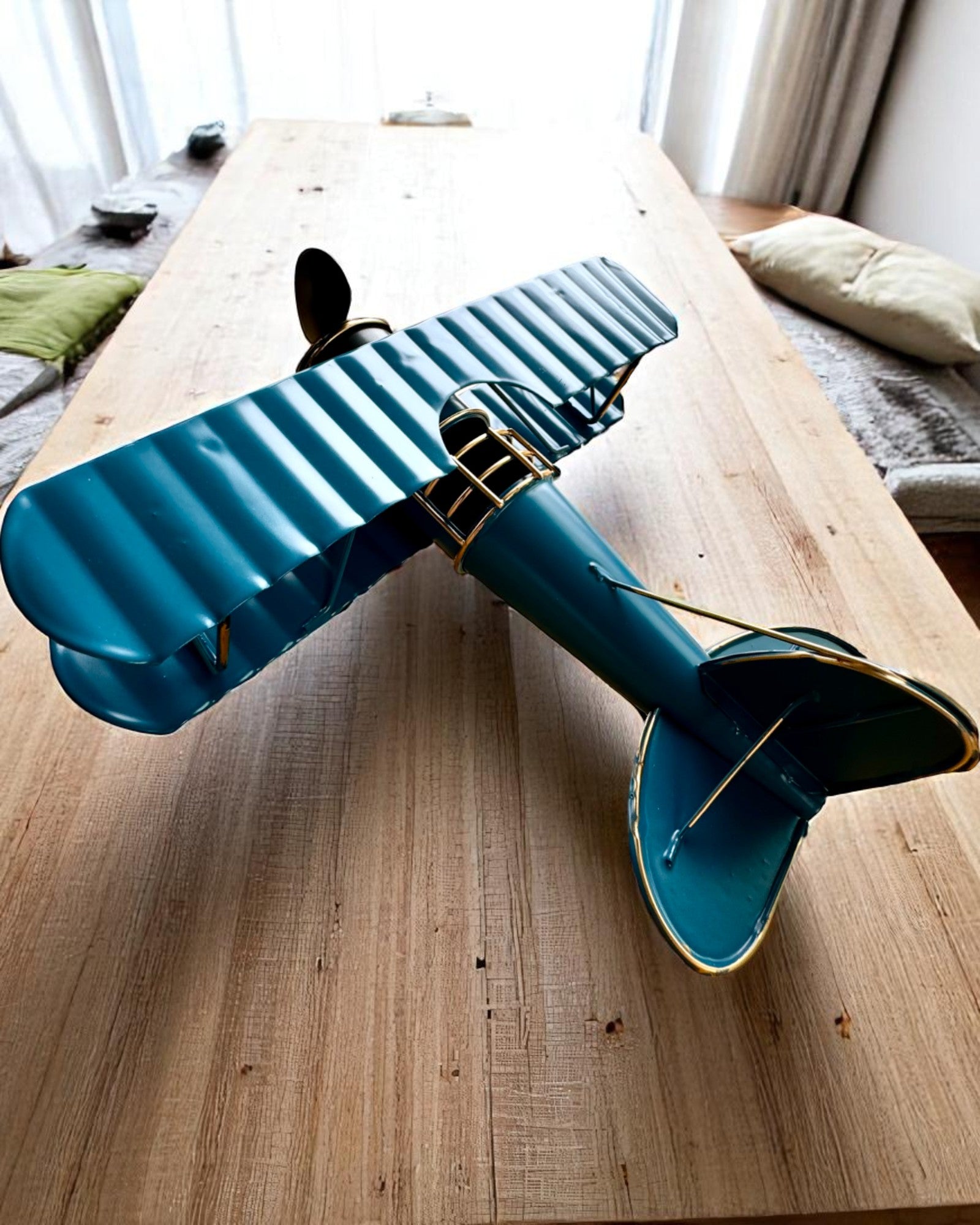 Metallinen Blue Baron -lentokonemalli – retro, lahjaksi, kaiverrusmahdollisuudella