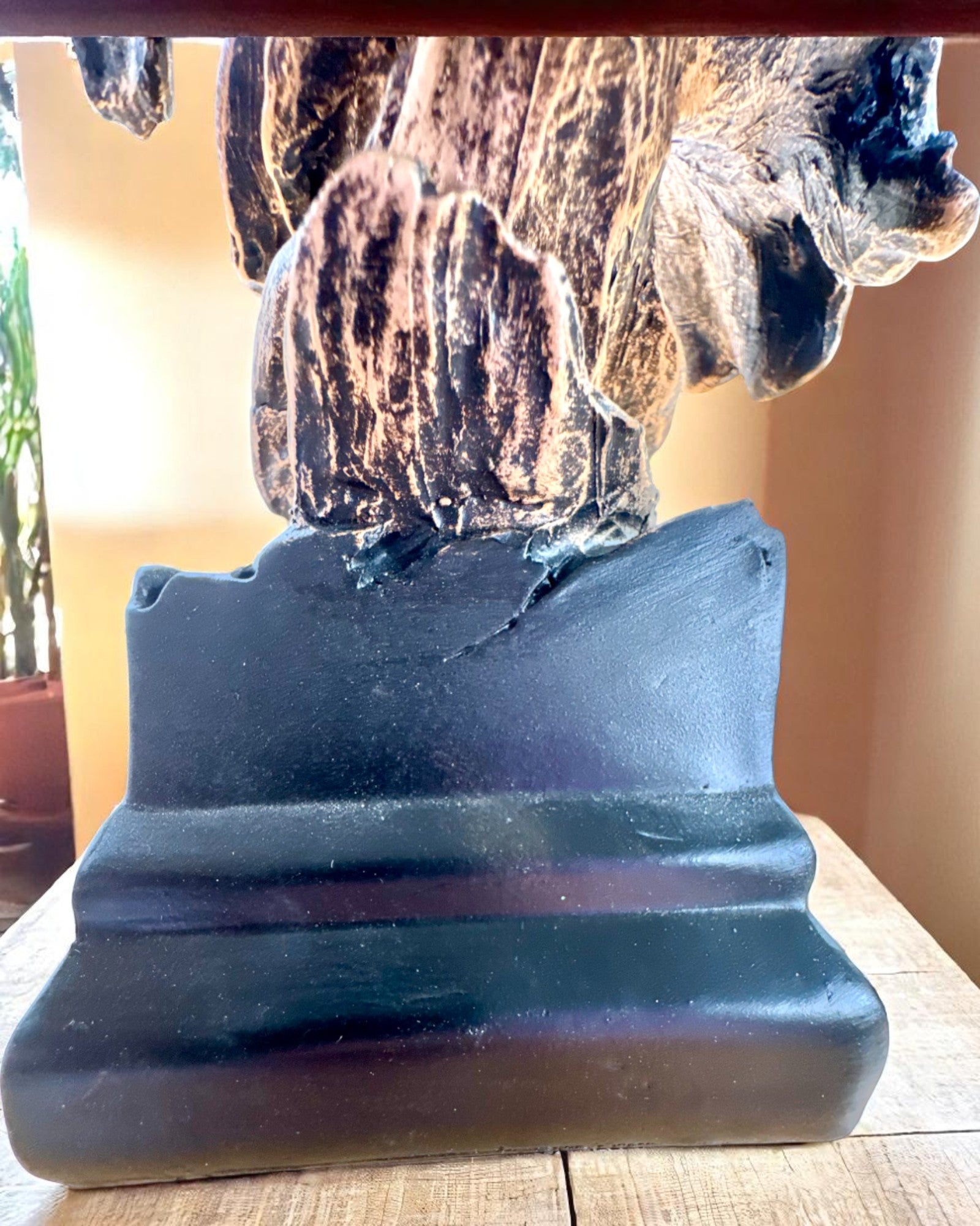 Koristepatsas "Savannin ylpeys" – Elefantinpään figuuri kaiverrusmahdollisuudella, lahjaksi