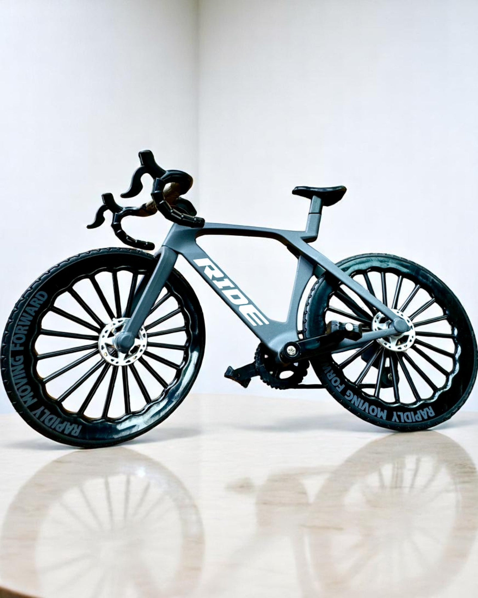 Mini Rower „Speedster” – keräilymalli kaiverrusvaihtoehdolla, 2 vaihtoehtoa valittavana