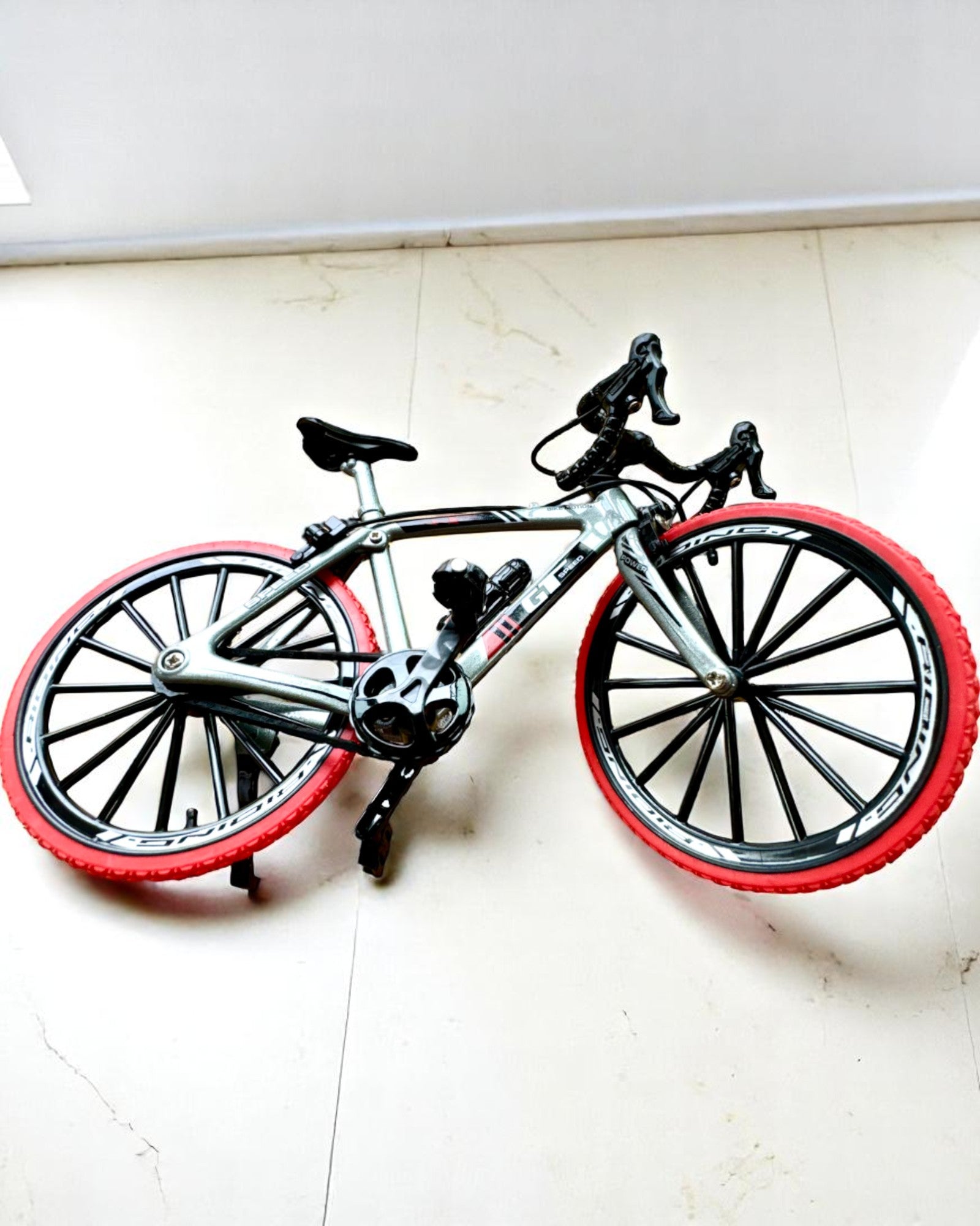 Mini Rower „Speedster” – keräilymalli kaiverrusvaihtoehdolla, 2 vaihtoehtoa valittavana