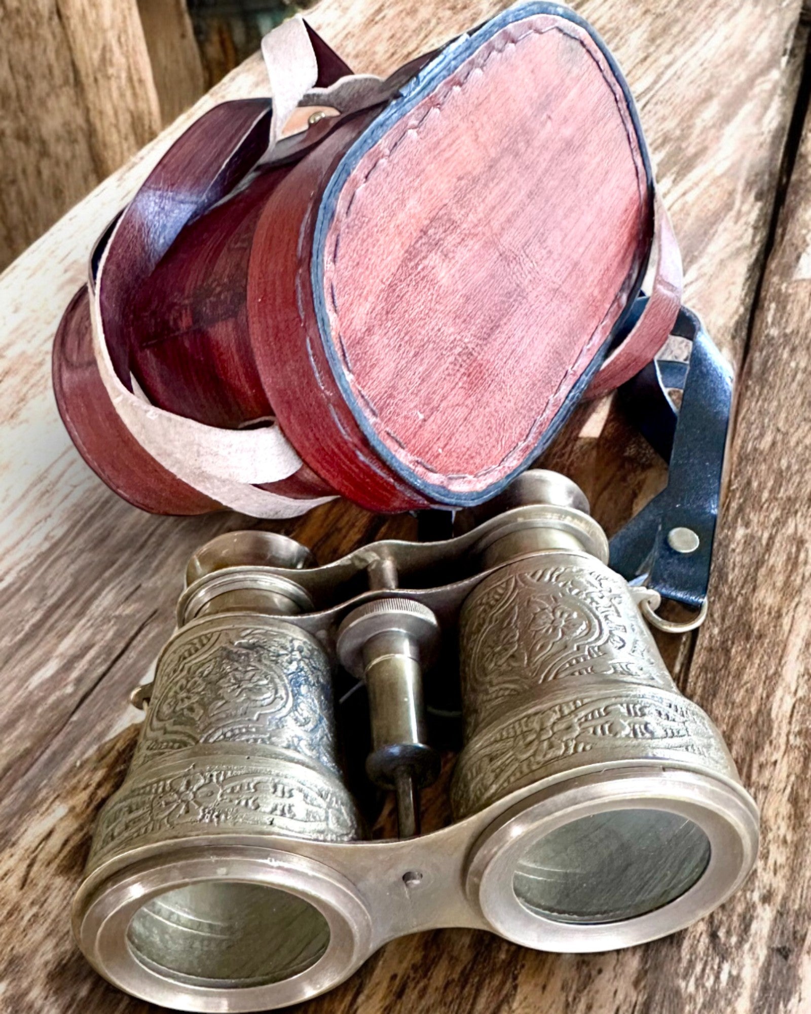 Kiikarit nahkaisella kotelolla Victorian's Eye, 11 cm Messinkiä, Käsin koristeltu, personointi kaiverruksella lahjaksi