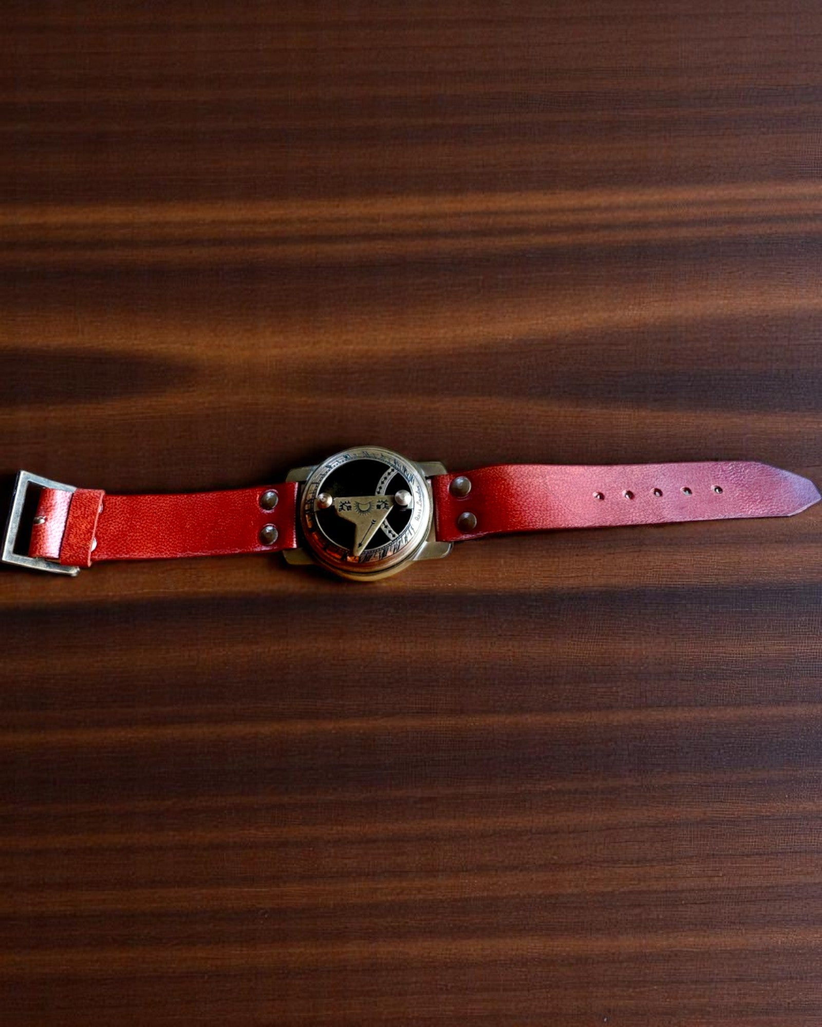 Aurinkokello kompassilla - Käsintehty, Aito Käsityö, kaiverrusmahdollisuus