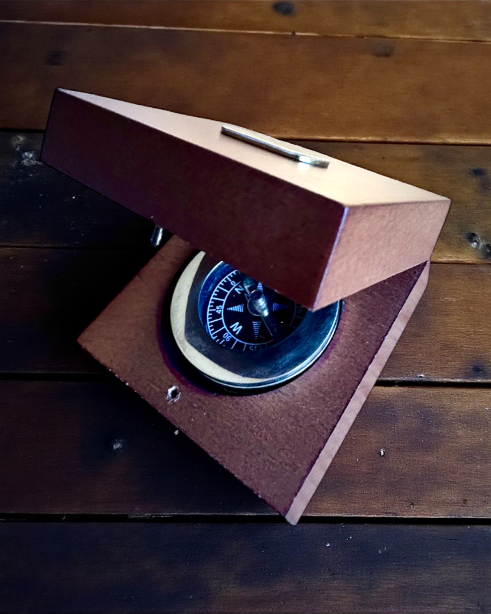 Matkailijan kompassi Rajput, personointimahdollisuudella - lahjaksi