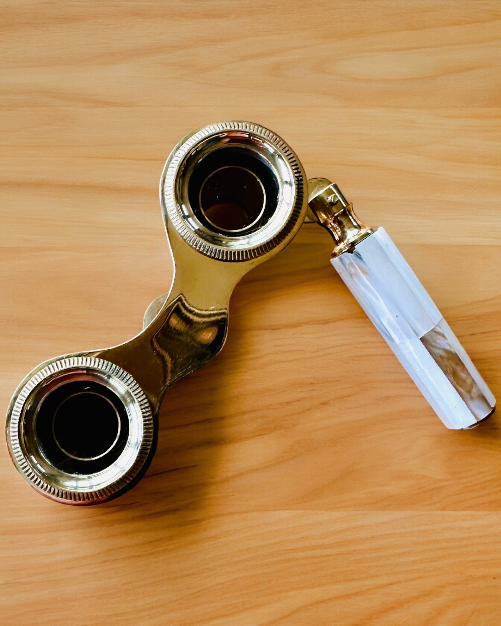 Teatterikiikarit "Elegancja", binokulaarit - mahdollisuus personointiin kaiverruksella lahjaksi