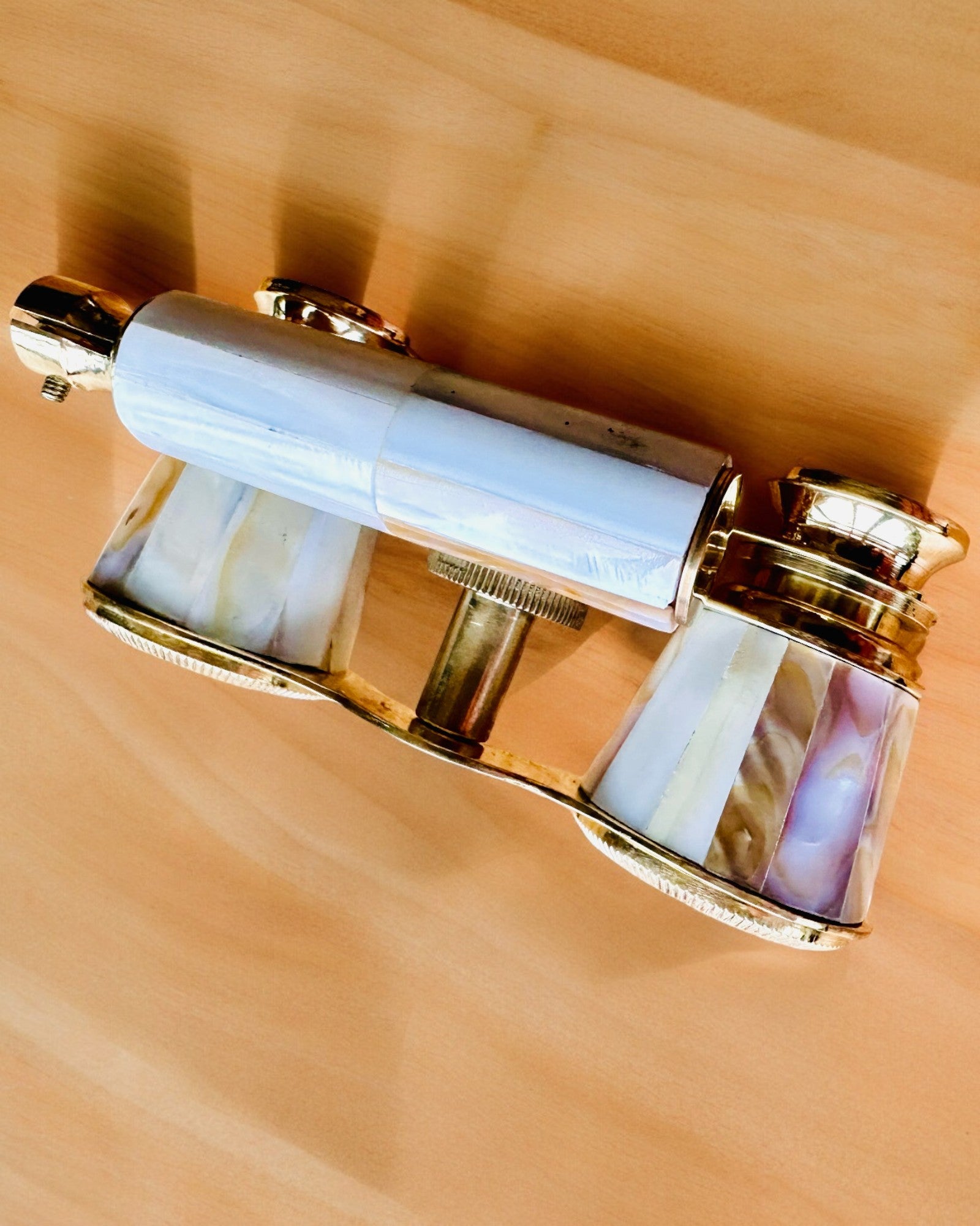 Teatterikiikarit "Elegancja", binokulaarit - mahdollisuus personointiin kaiverruksella lahjaksi