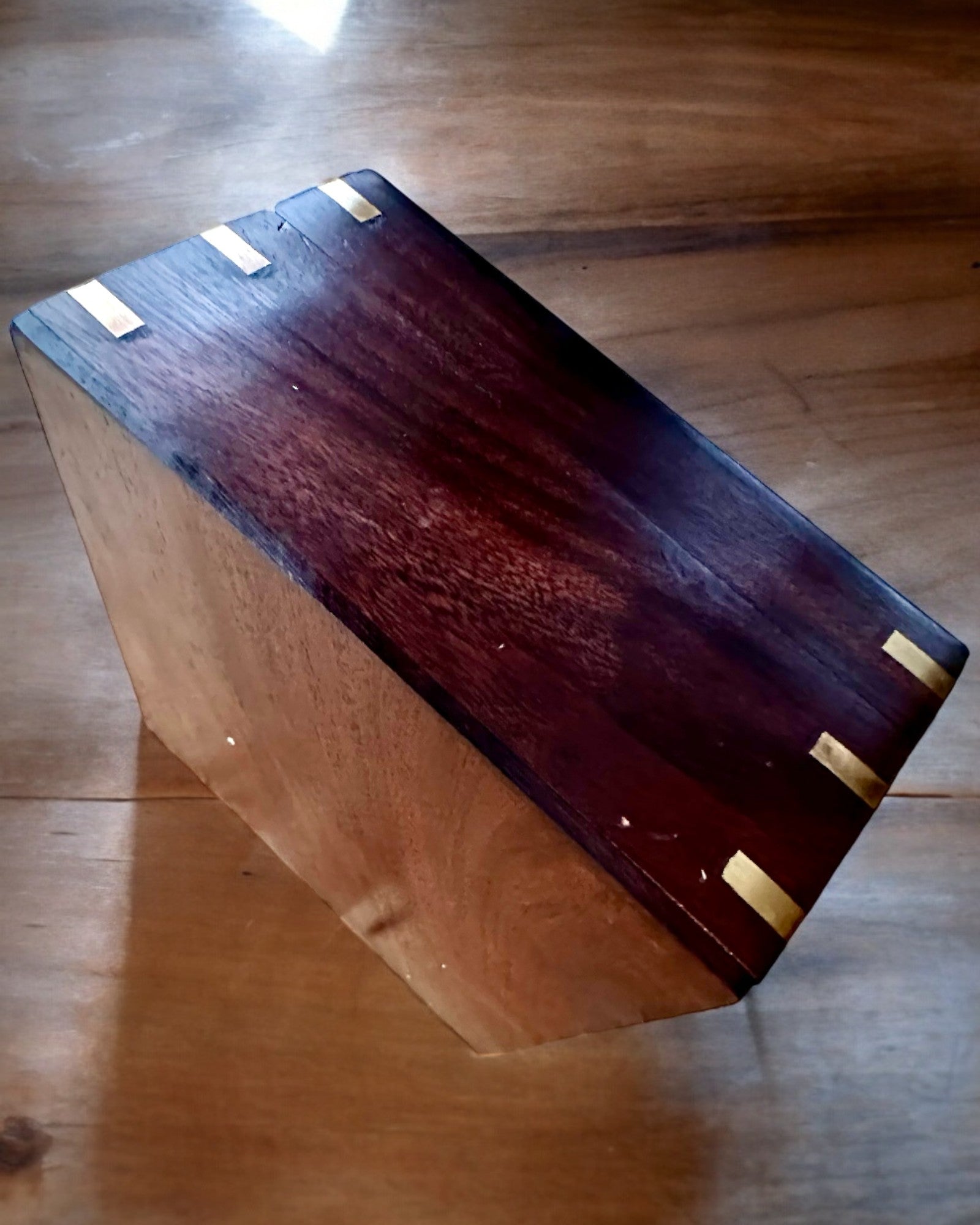 Suuri puinen laatikko sekstantille tai premium-kompassille "Mariner's Legacy" kaiverrusmahdollisuudella