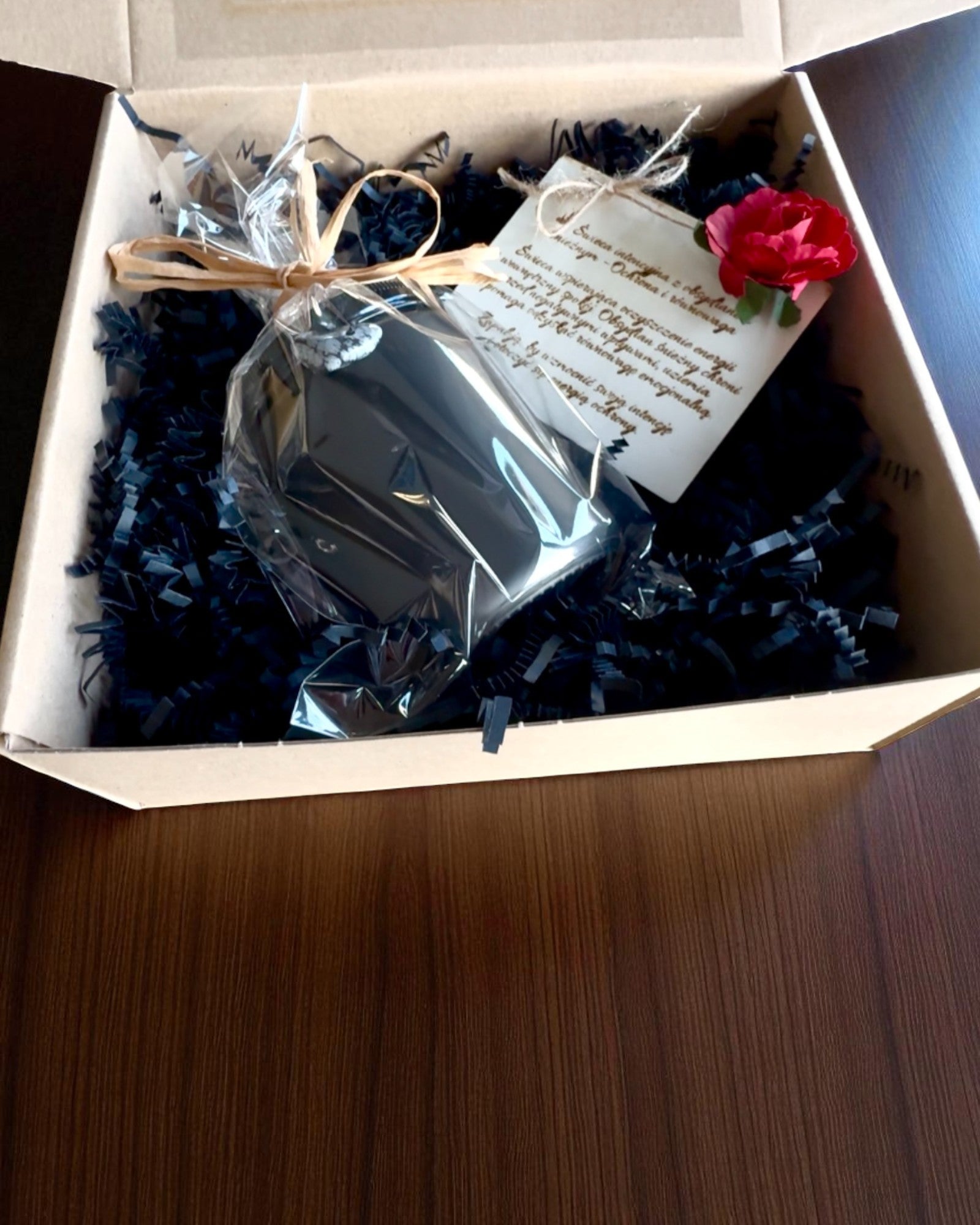 Intentionaalinen soijakynttilä Obsidiaani – itsevarmuus ja sisäinen voima, 250 ml, mahdollisuus personointiin lahjaksi