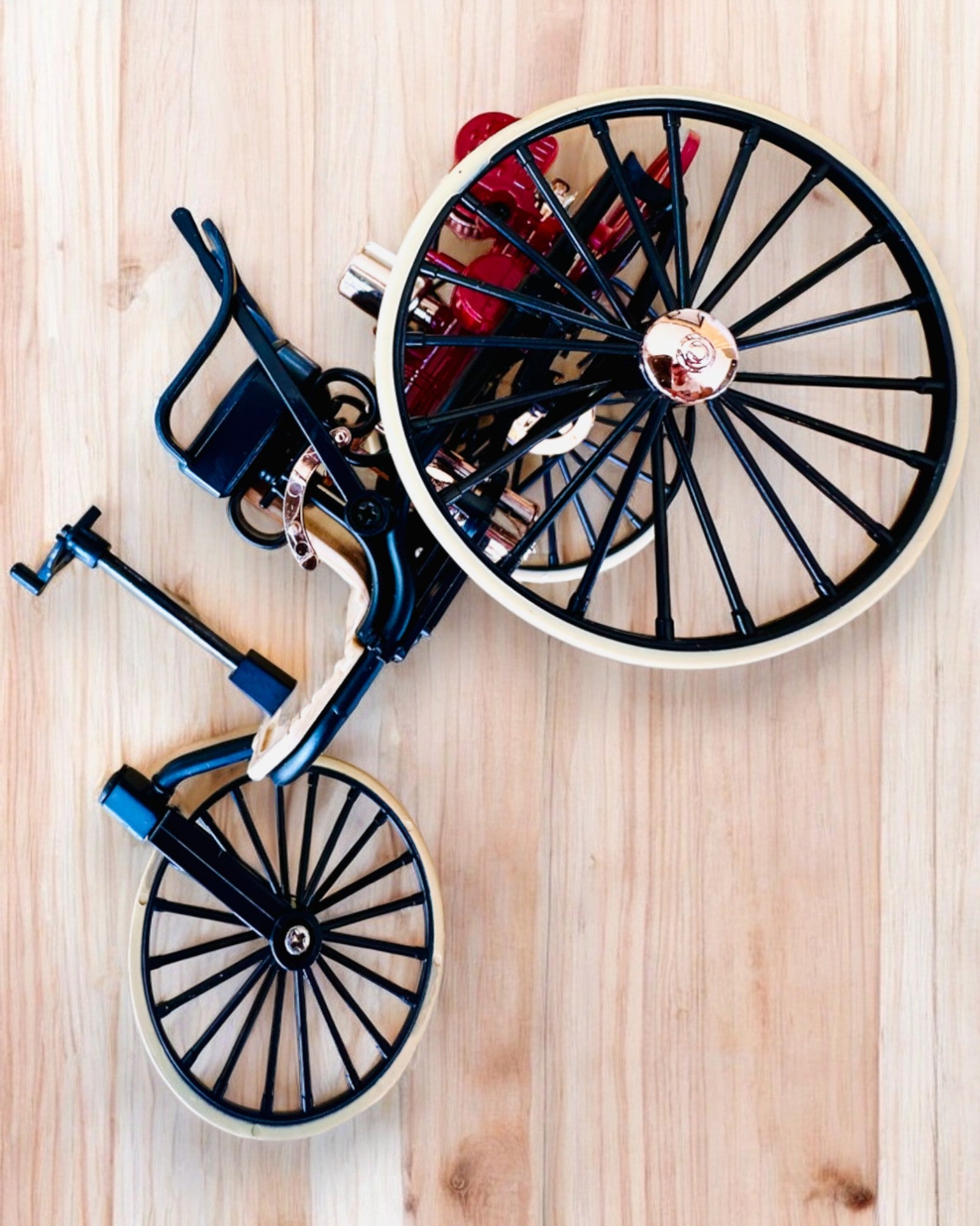 Retro Kolmipyöräinen Benz Patent-Motorwagen - Keräilymalli, personointi kaiverruksella lahjaksi