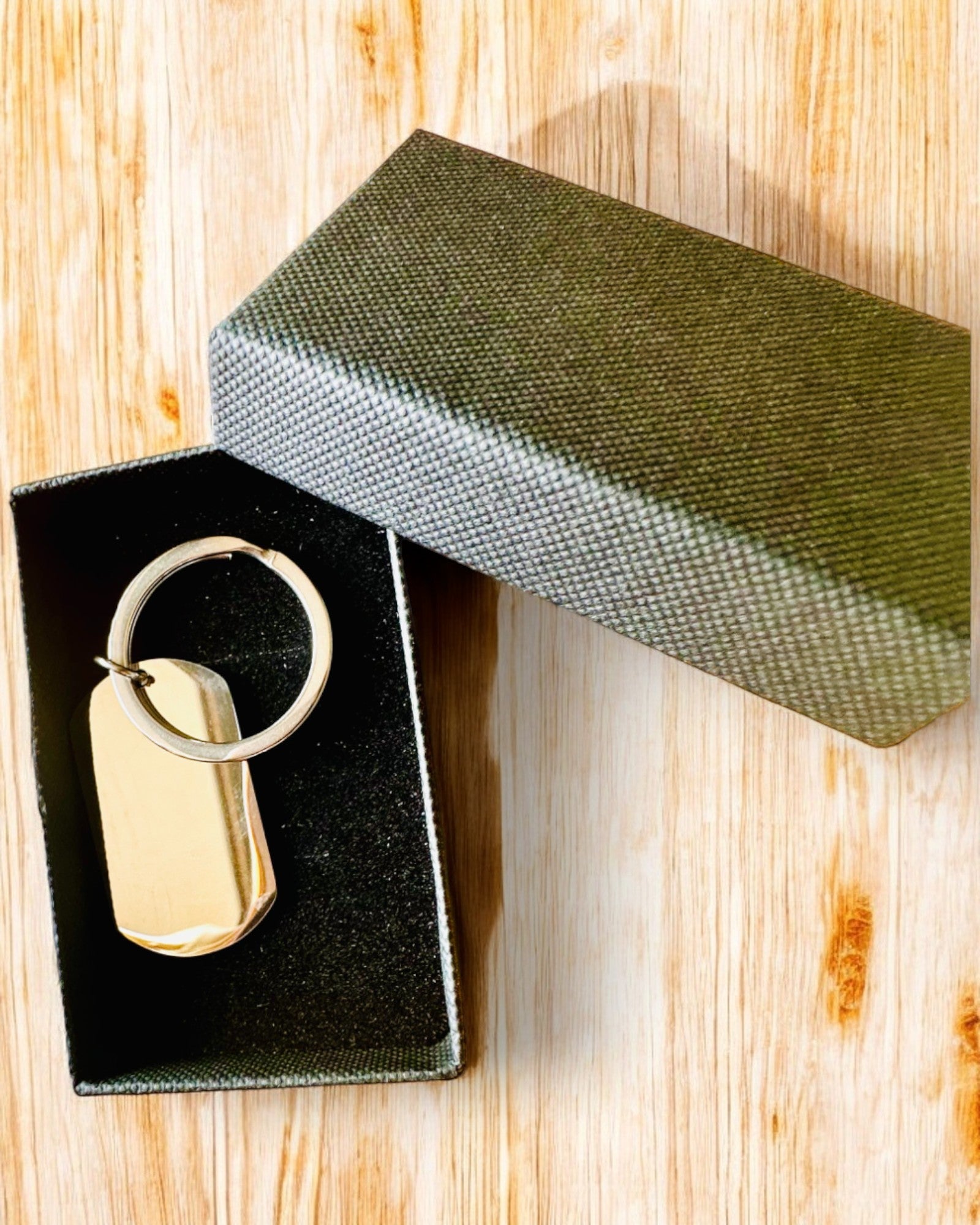 Ruostumattomasta teräksestä valmistettu sotilas-ID "Nieśmiertelnik" -avaimenperä – Personoitu kaiverrus