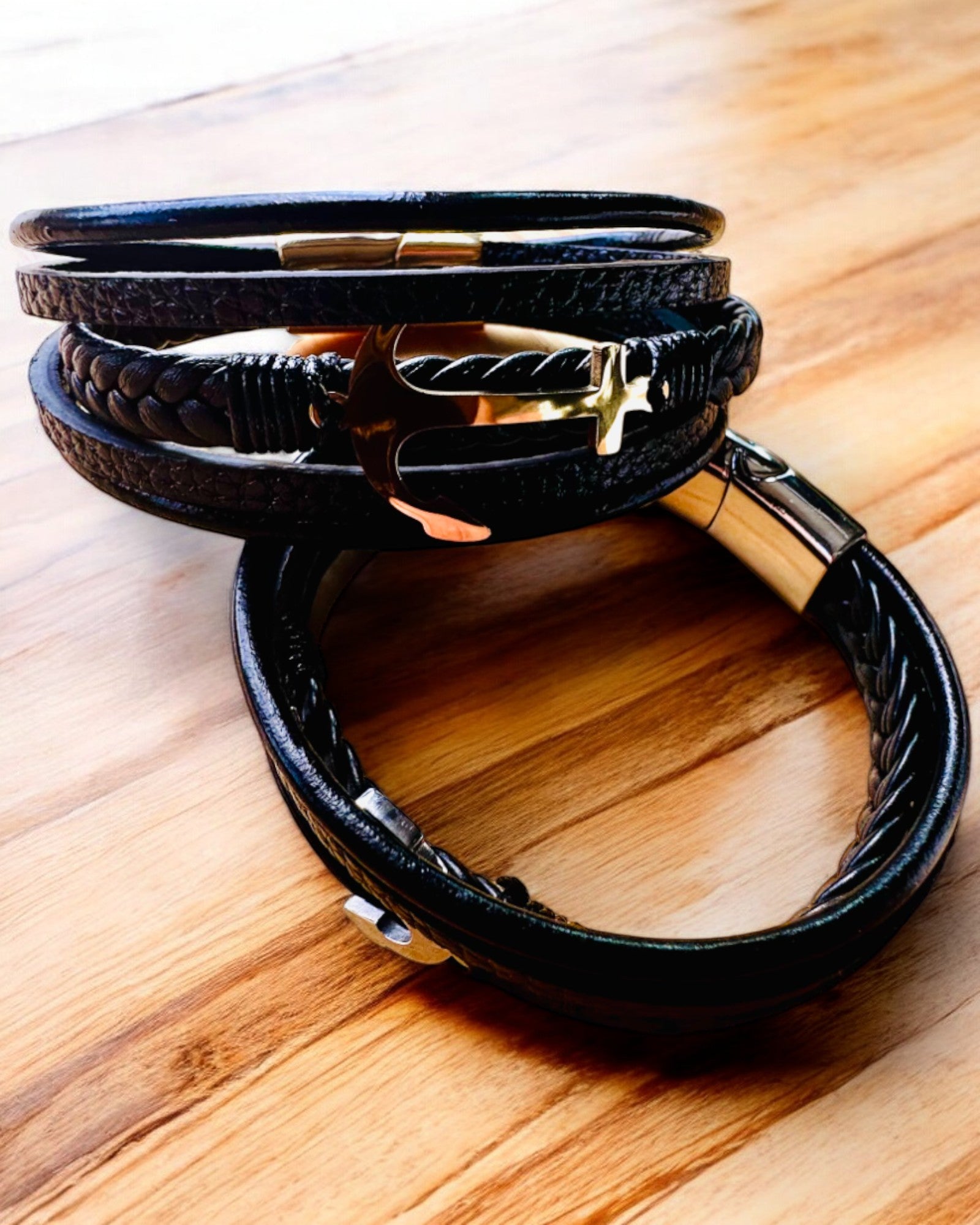 Miesten rannekoru Eleganssin Ankkuri kaiverrusvaihtoehdolla lahjaksi