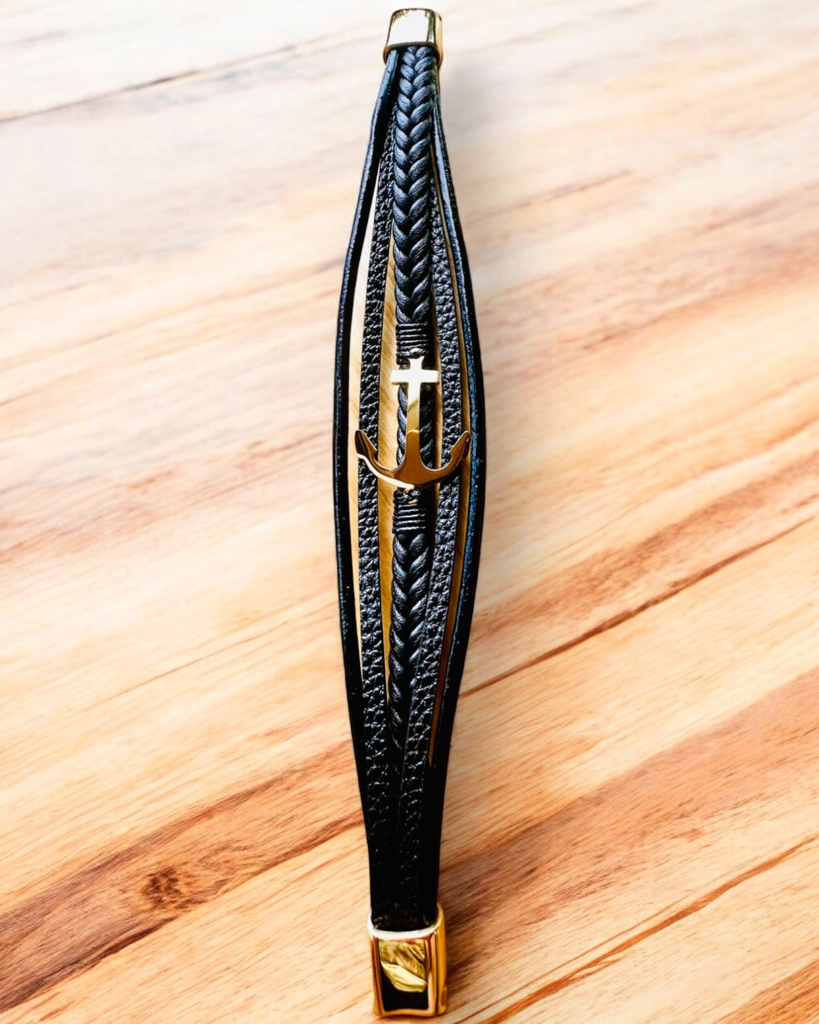 Miesten rannekoru Eleganssin Ankkuri kaiverrusvaihtoehdolla lahjaksi