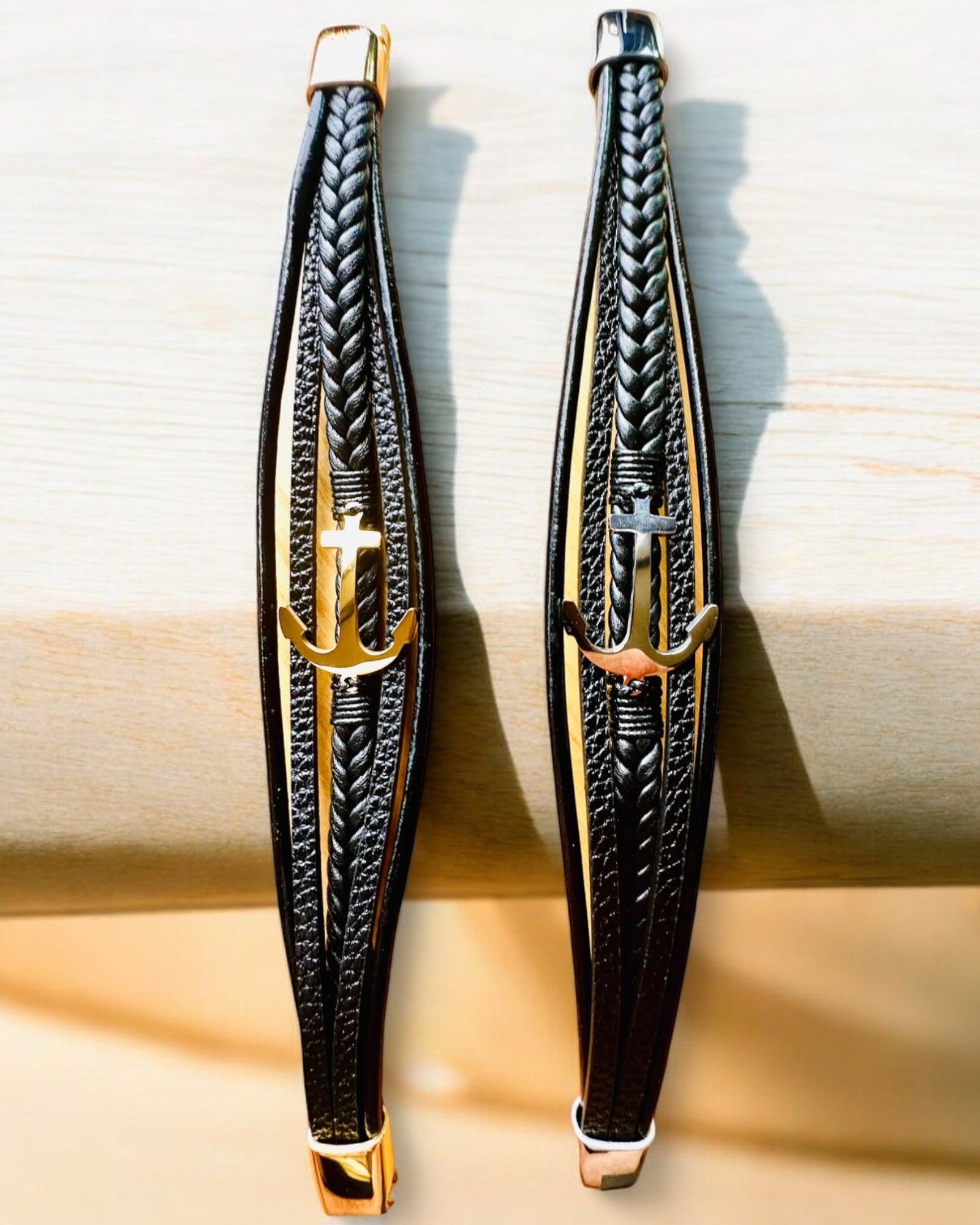 Miesten rannekoru Eleganssin Ankkuri kaiverrusvaihtoehdolla lahjaksi