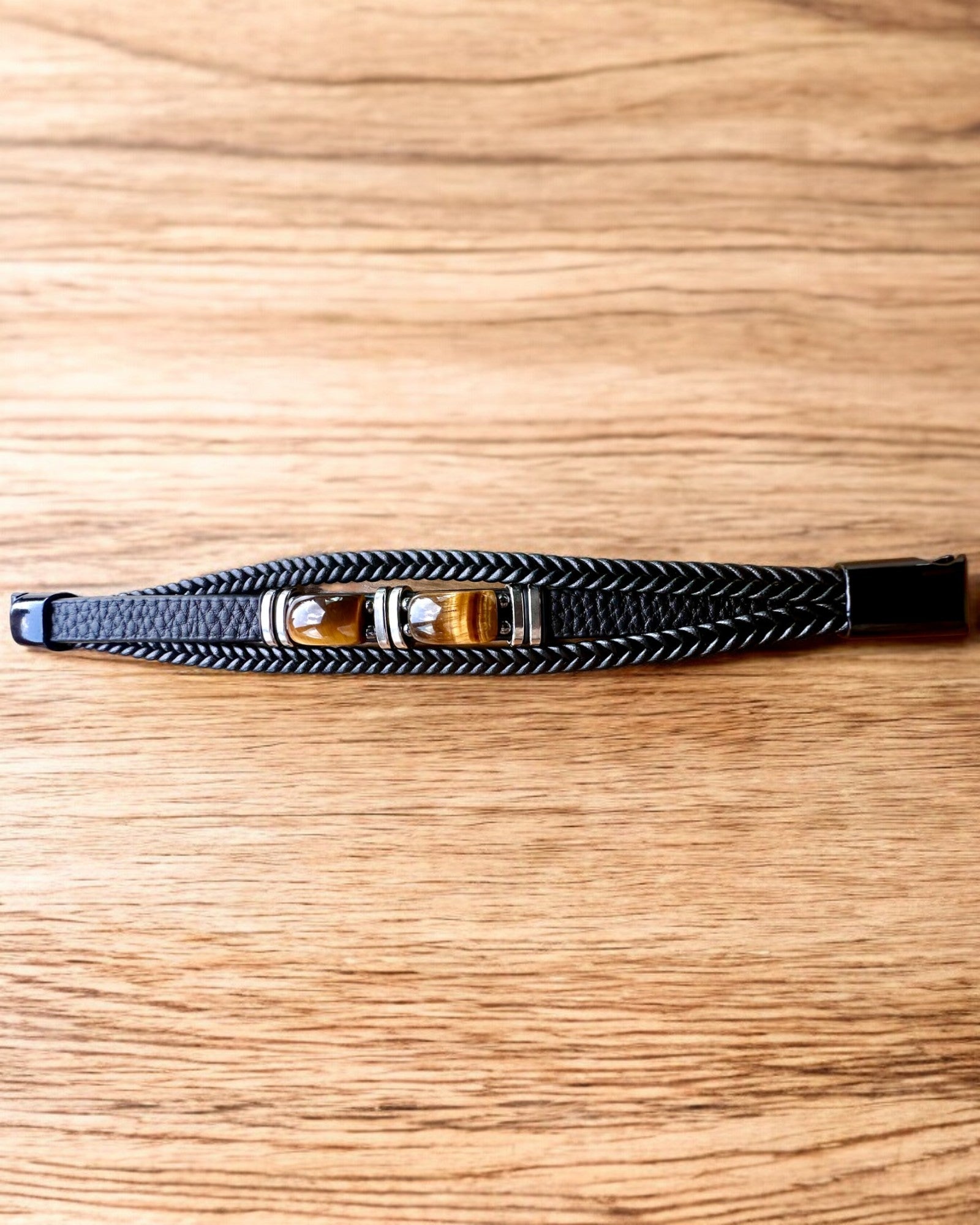 "Tiikerinsilmä"-rannekoru, jossa on mahdollisuus personointiin lahjaksi