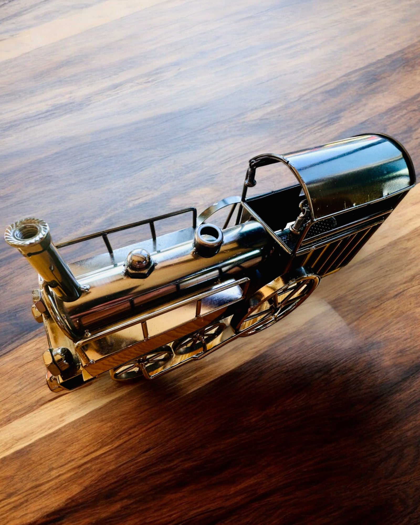 Rautainen veturi "Retro Express" – koriste, malli, käsintehty, kaiverrusmahdollisuus lahjaksi