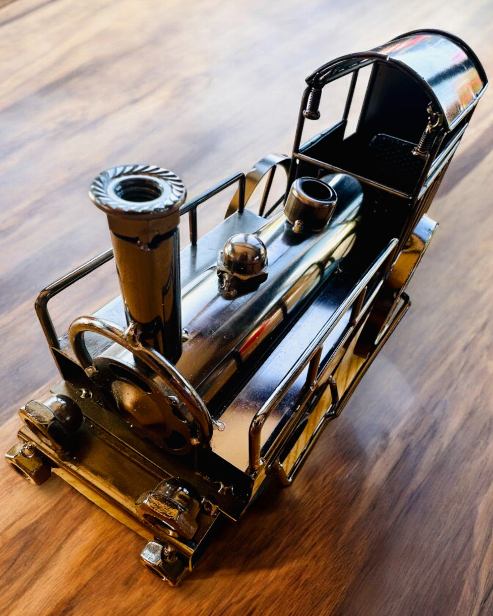 Rautainen veturi "Retro Express" – koriste, malli, käsintehty, kaiverrusmahdollisuus lahjaksi