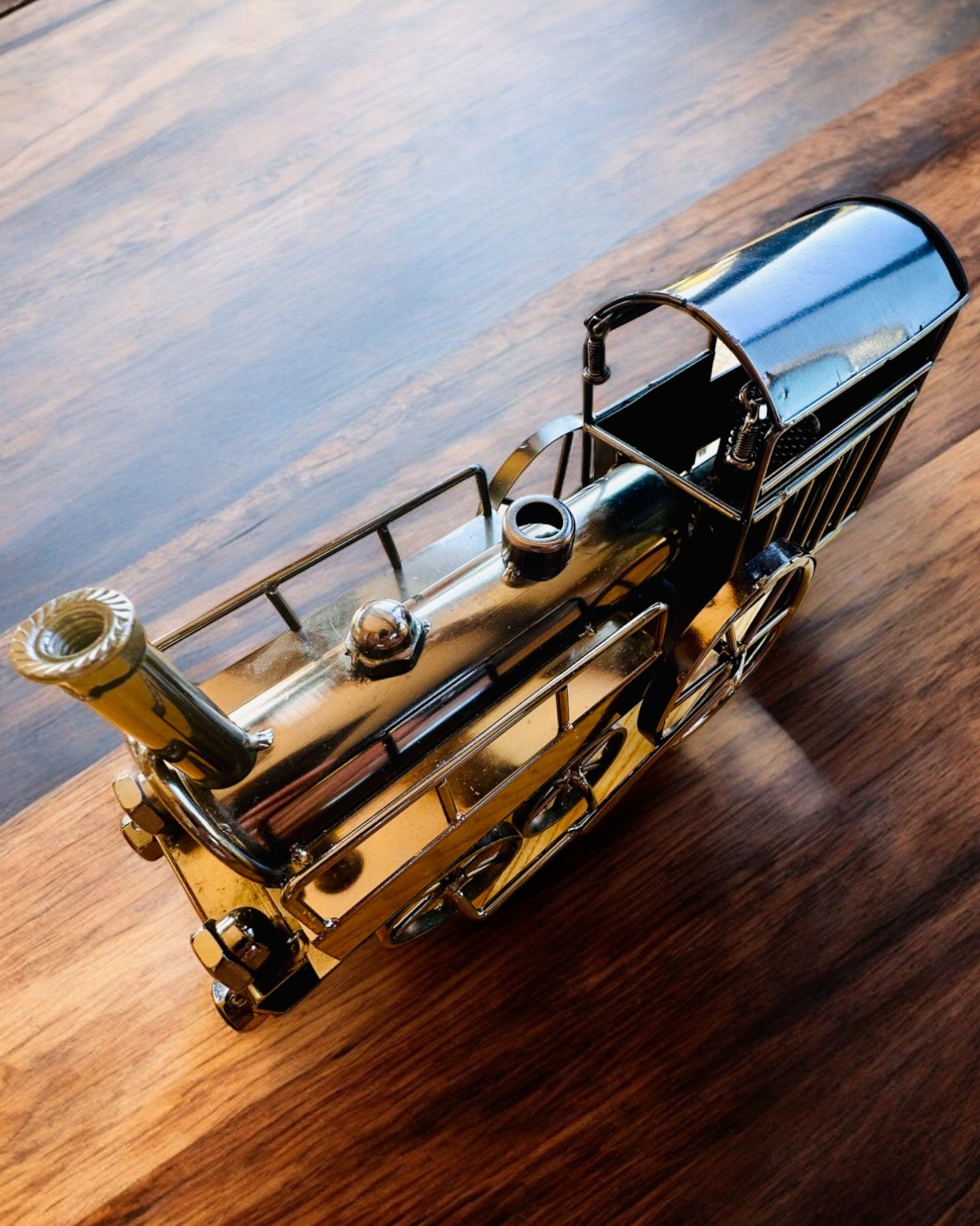 Rautainen veturi "Retro Express" – koriste, malli, käsintehty, kaiverrusmahdollisuus lahjaksi