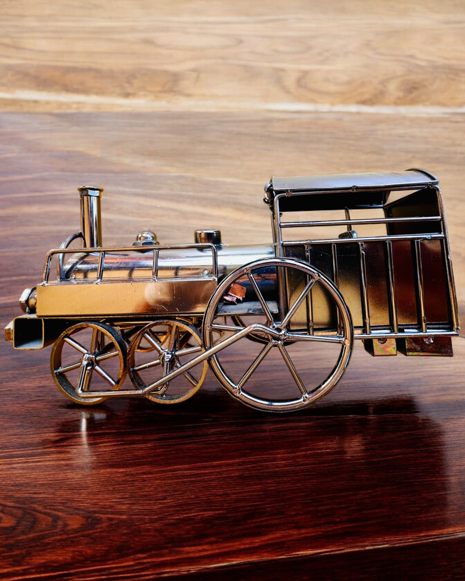 Rautainen veturi "Retro Express" – koriste, malli, käsintehty, kaiverrusmahdollisuus lahjaksi