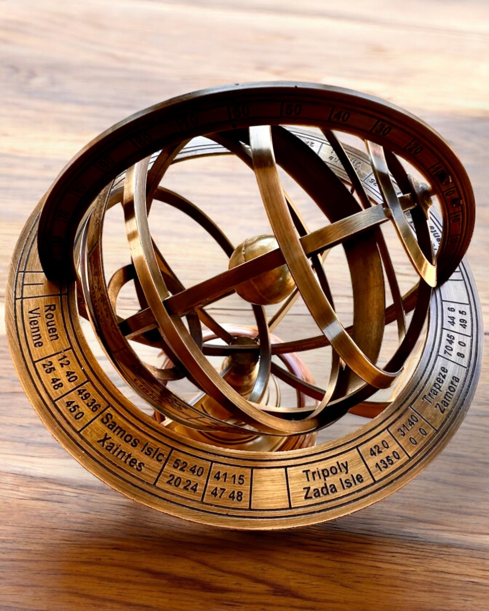 Astrolabium Artis 2 - 30 cm korkea, Käsintehty Kaiverrusvaihtoehdolla, toimiston sisustus, premium