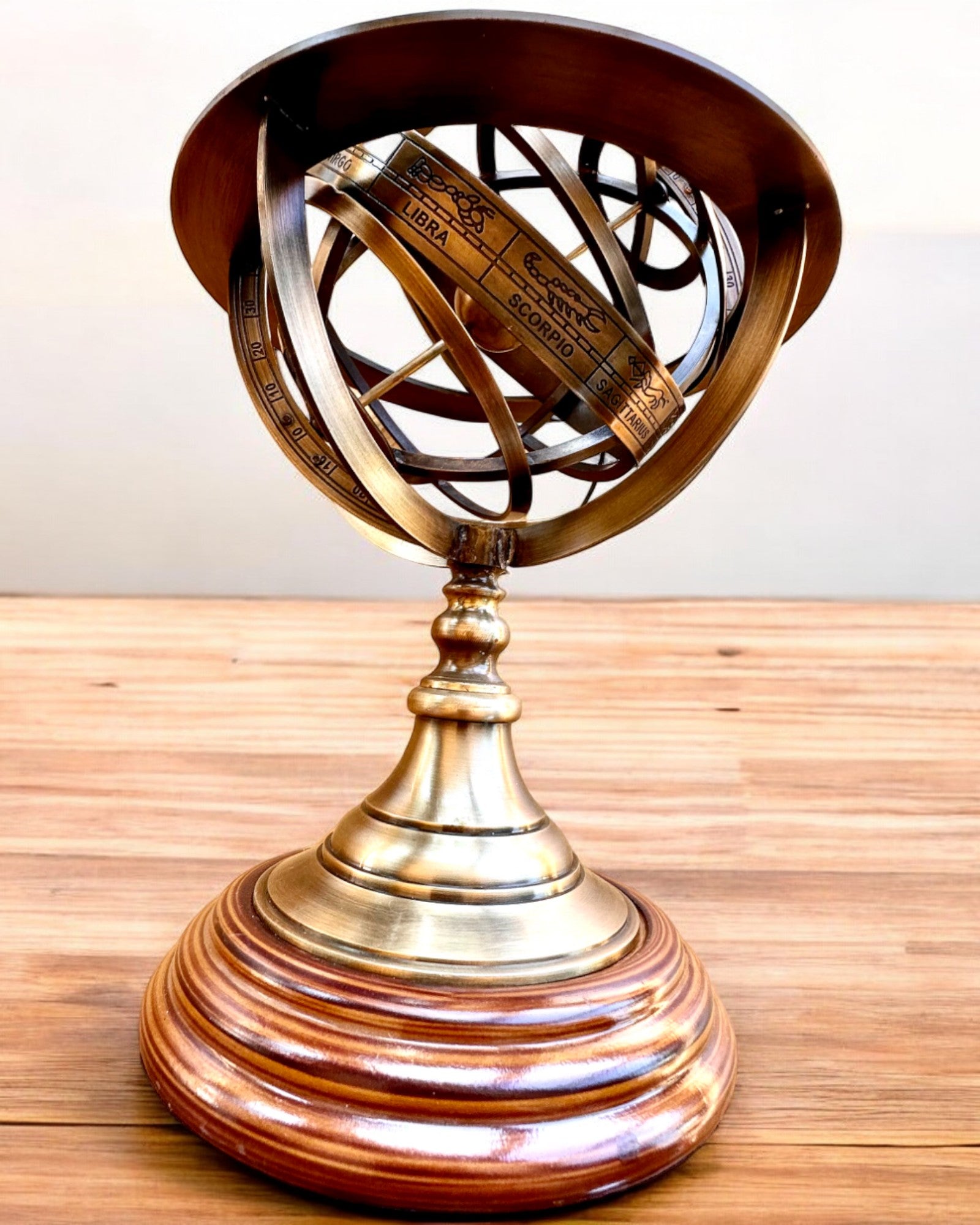 Astrolabium Artis 2 - 30 cm korkea, Käsintehty Kaiverrusvaihtoehdolla, toimiston sisustus, premium