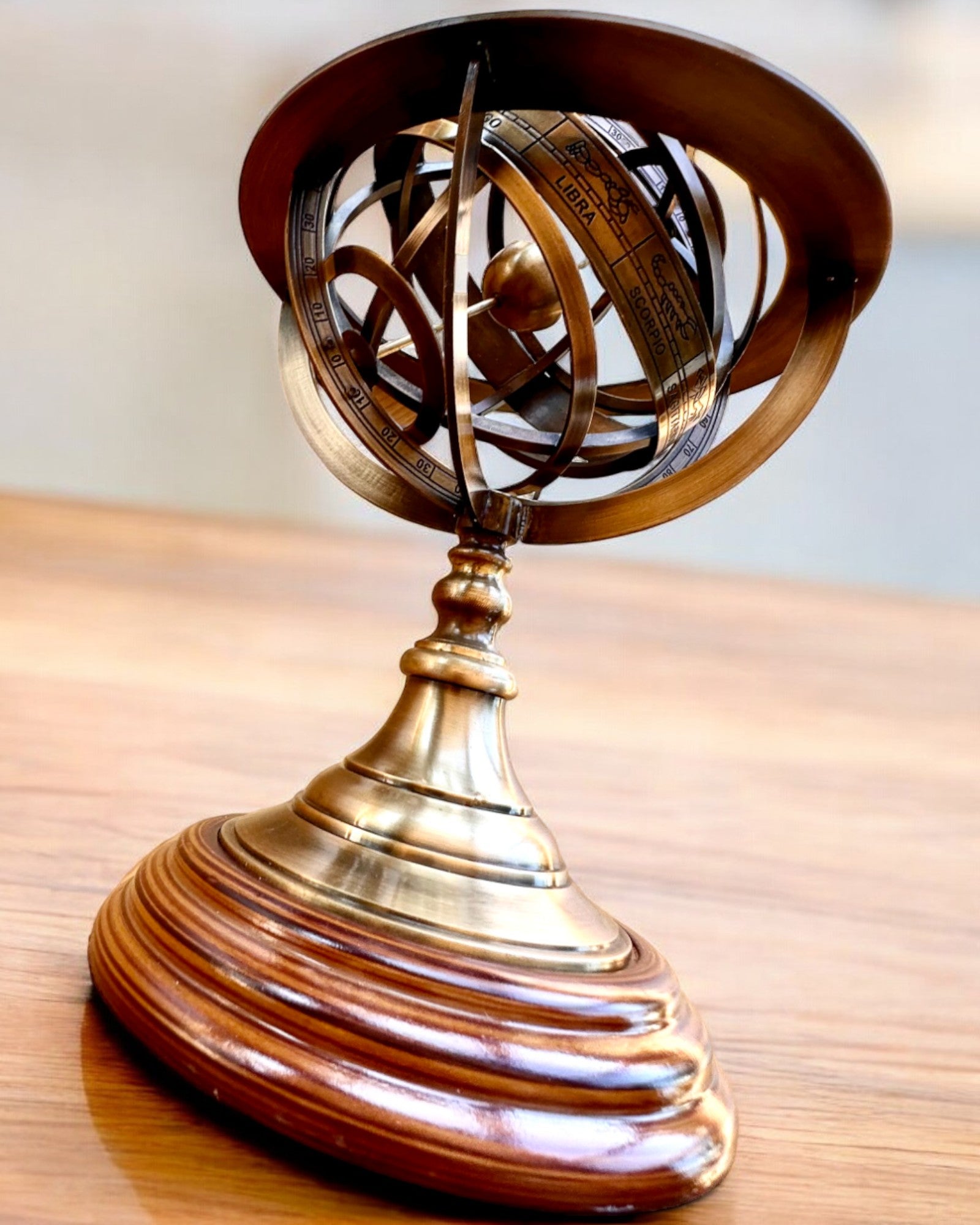 Astrolabium Artis 2 - 30 cm korkea, Käsintehty Kaiverrusvaihtoehdolla, toimiston sisustus, premium