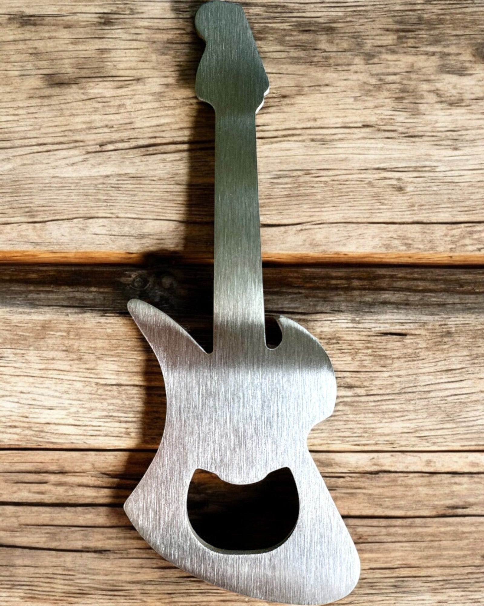 Pullonavaaja Kitara Rock'n'Open, 2 vaihtoehtoa, personointi kaiverruksella lahjaksi