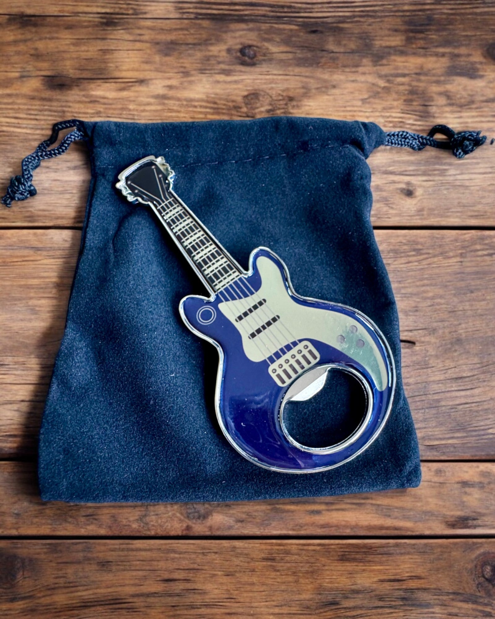 Pullonavaaja Kitara Rock'n'Open, 2 vaihtoehtoa, personointi kaiverruksella lahjaksi