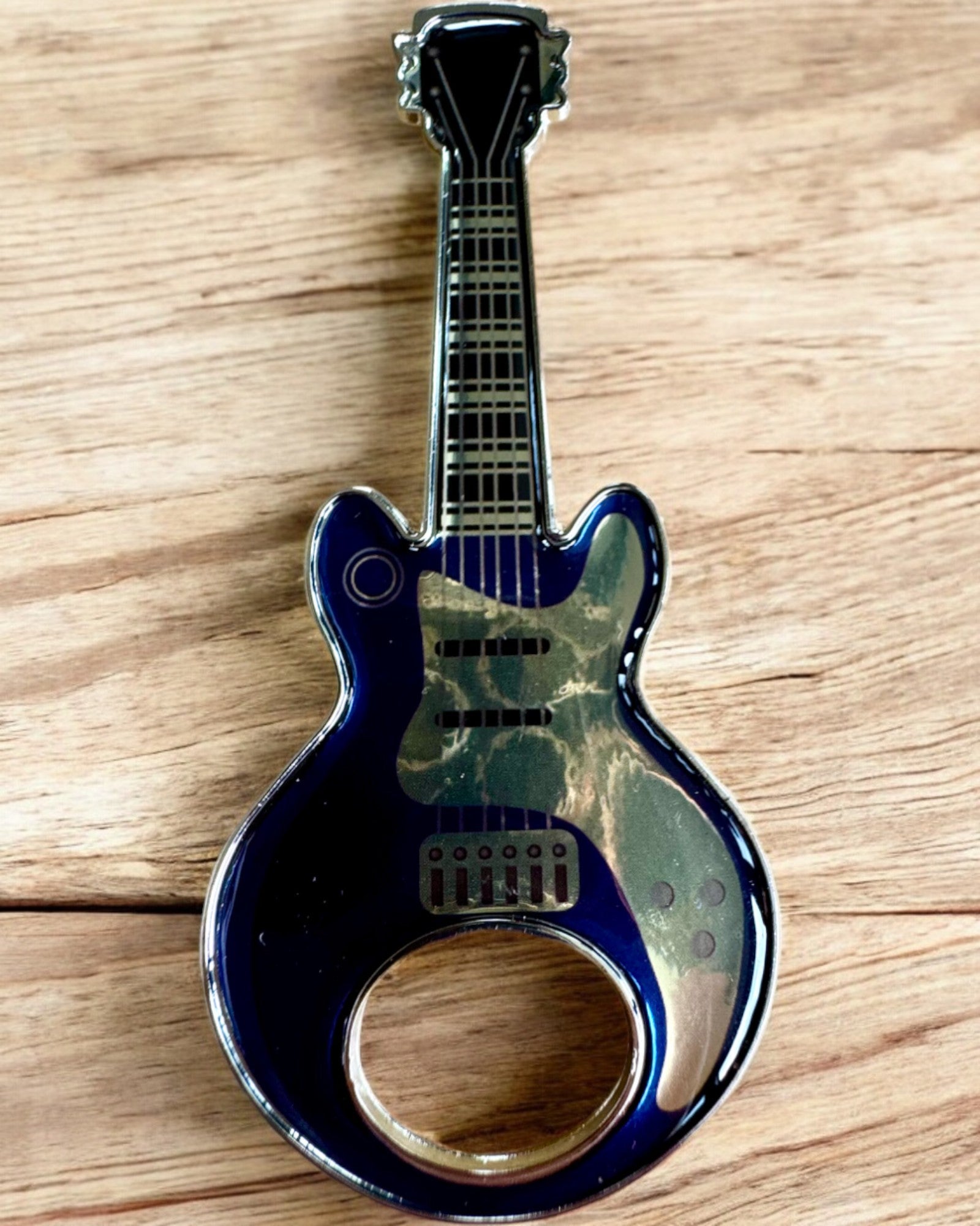 Pullonavaaja Kitara Rock'n'Open, 2 vaihtoehtoa, personointi kaiverruksella lahjaksi