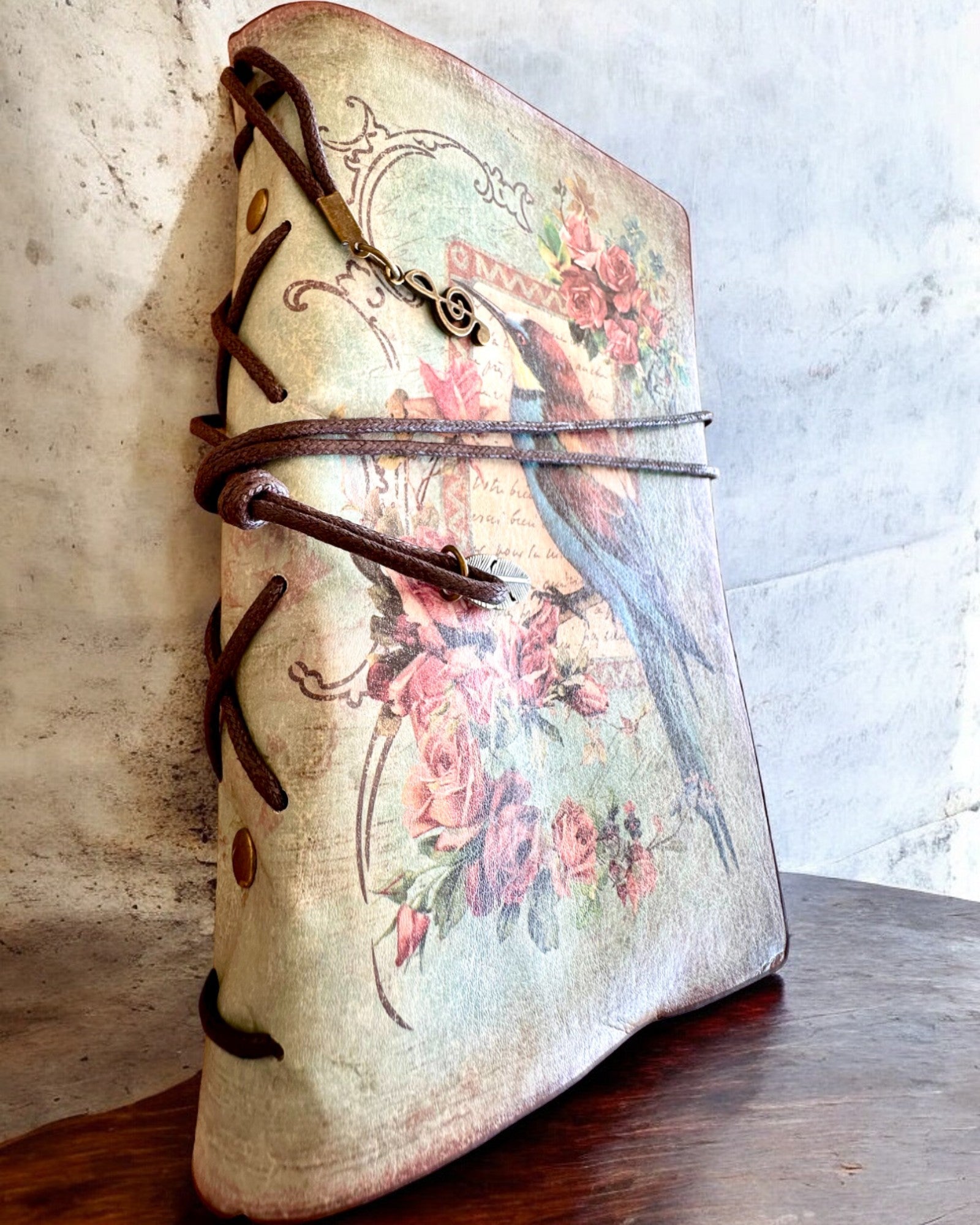 Vintage Memoire -muistikirja personoidulla kaiverruksella - 3 mallia valittavana, muistikirja lahjaksi