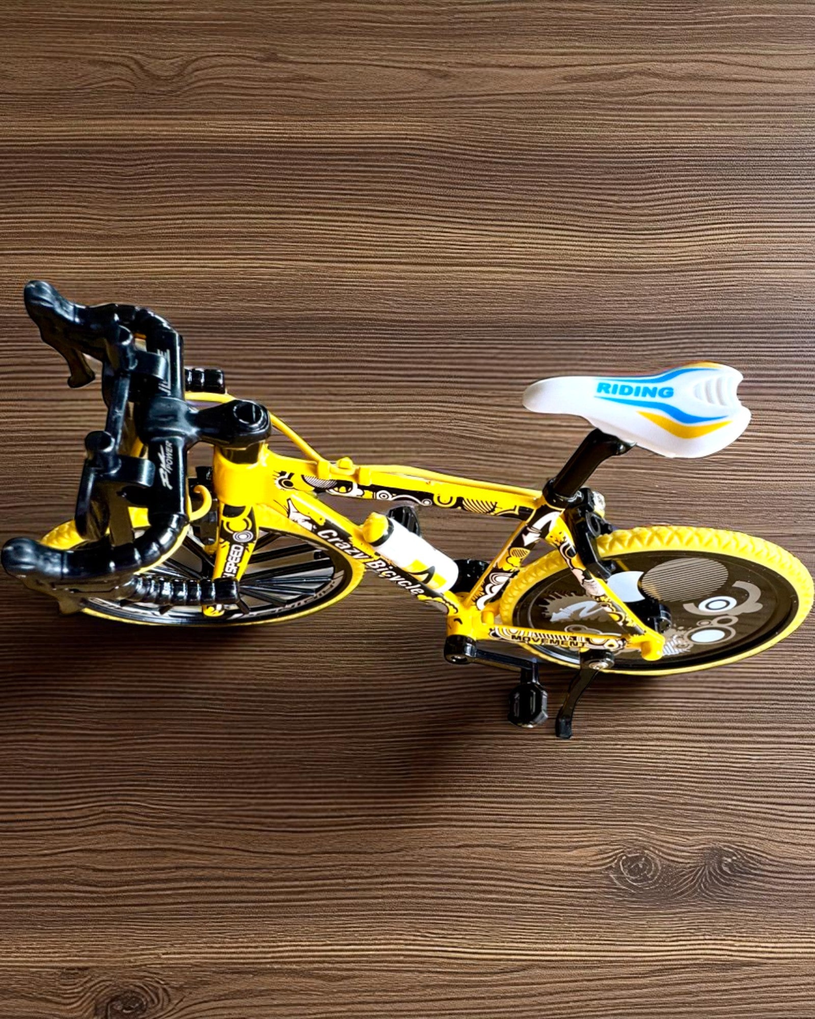 Miniatyyrimalli metallinen polkupyörä keräilyesine "Speed Rider 1.2" – personointi kaiverruksella lahjaksi, 2 värivaihtoehtoa