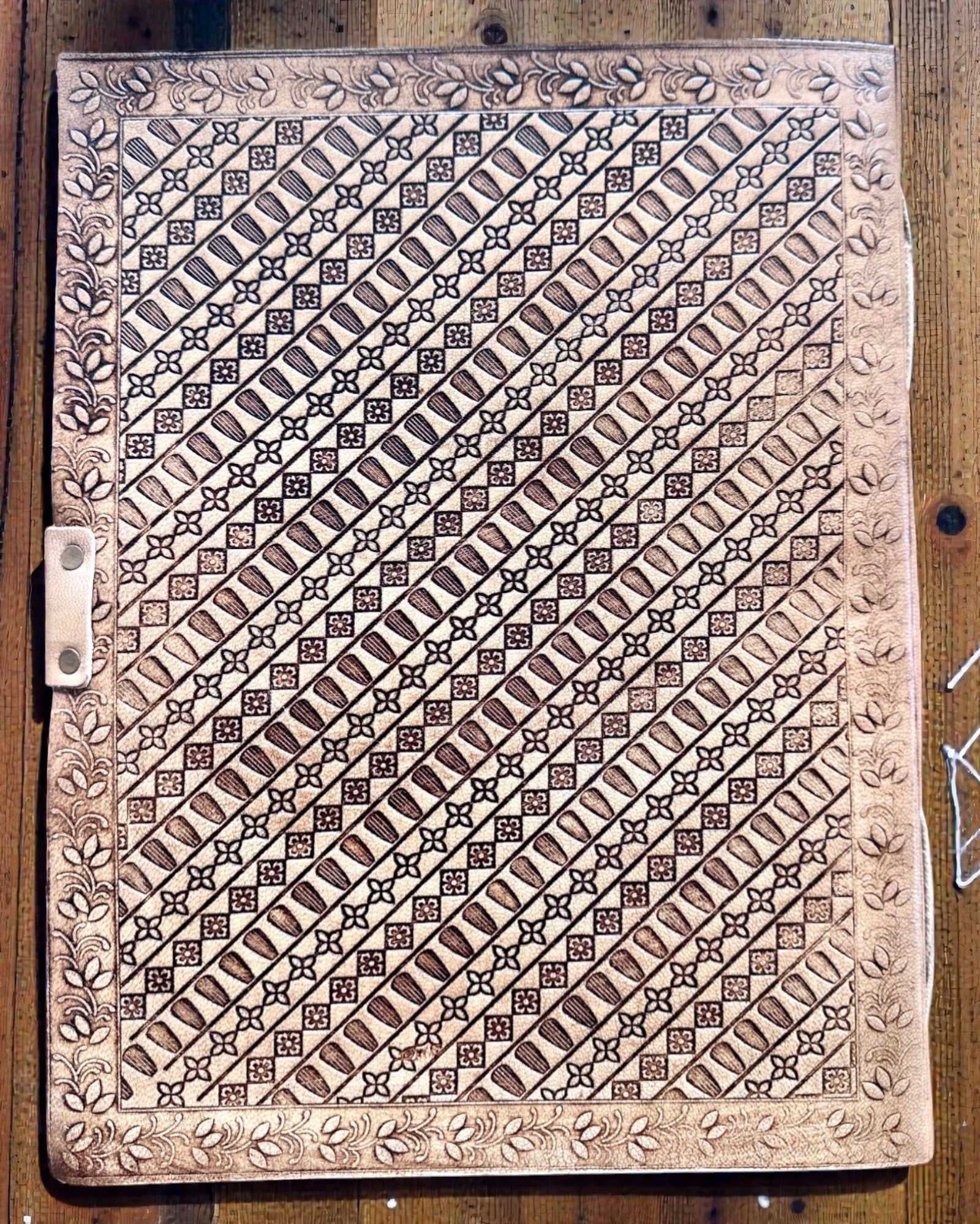 Nahkainen muistokirja Heritage – personoitu muistiinpanovihko 25 × 33 cm