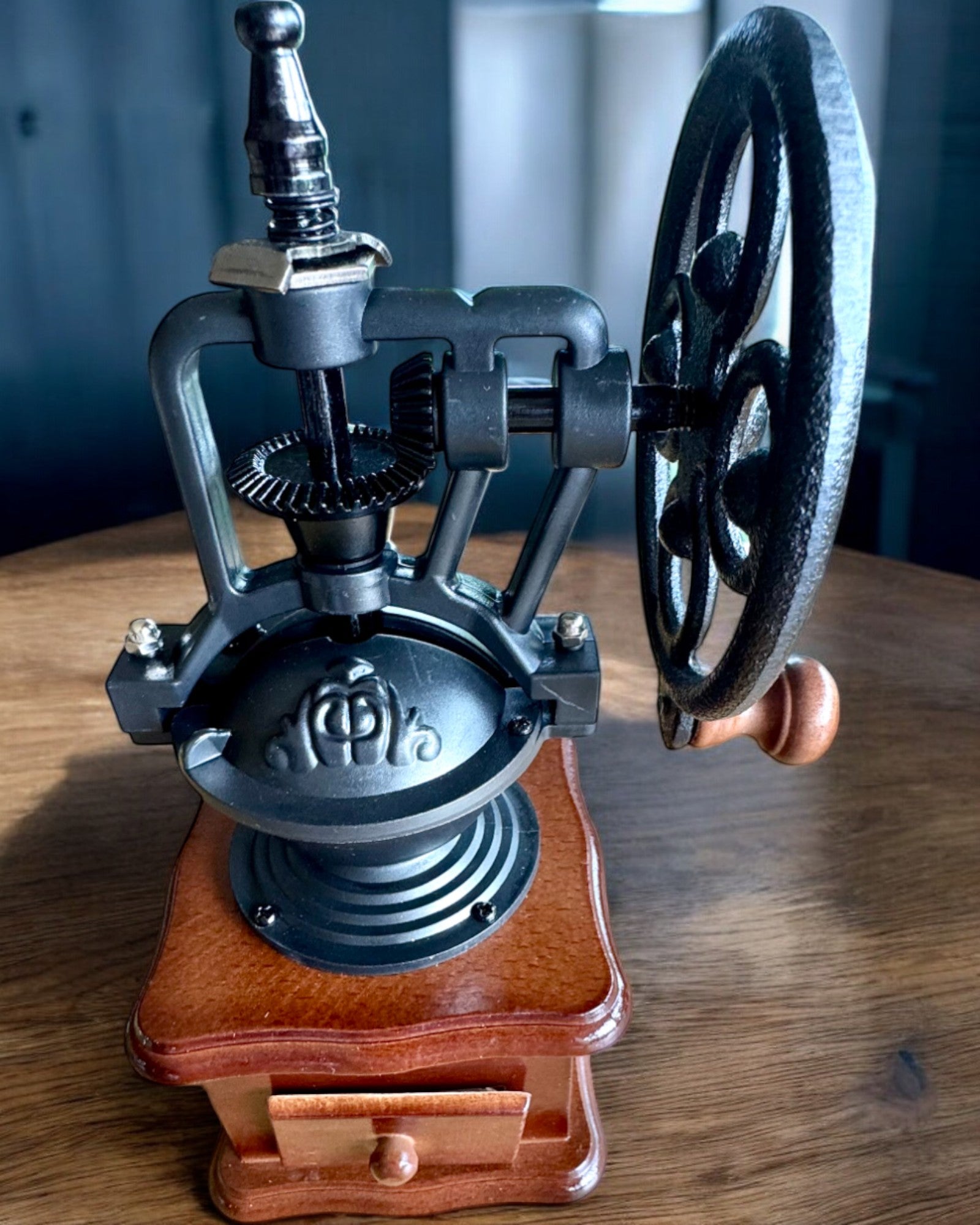 Retro kahvimylly "Vintage Café" 27 cm korkea, mahdollisuus personointiin kaiverruksella lahjaksi