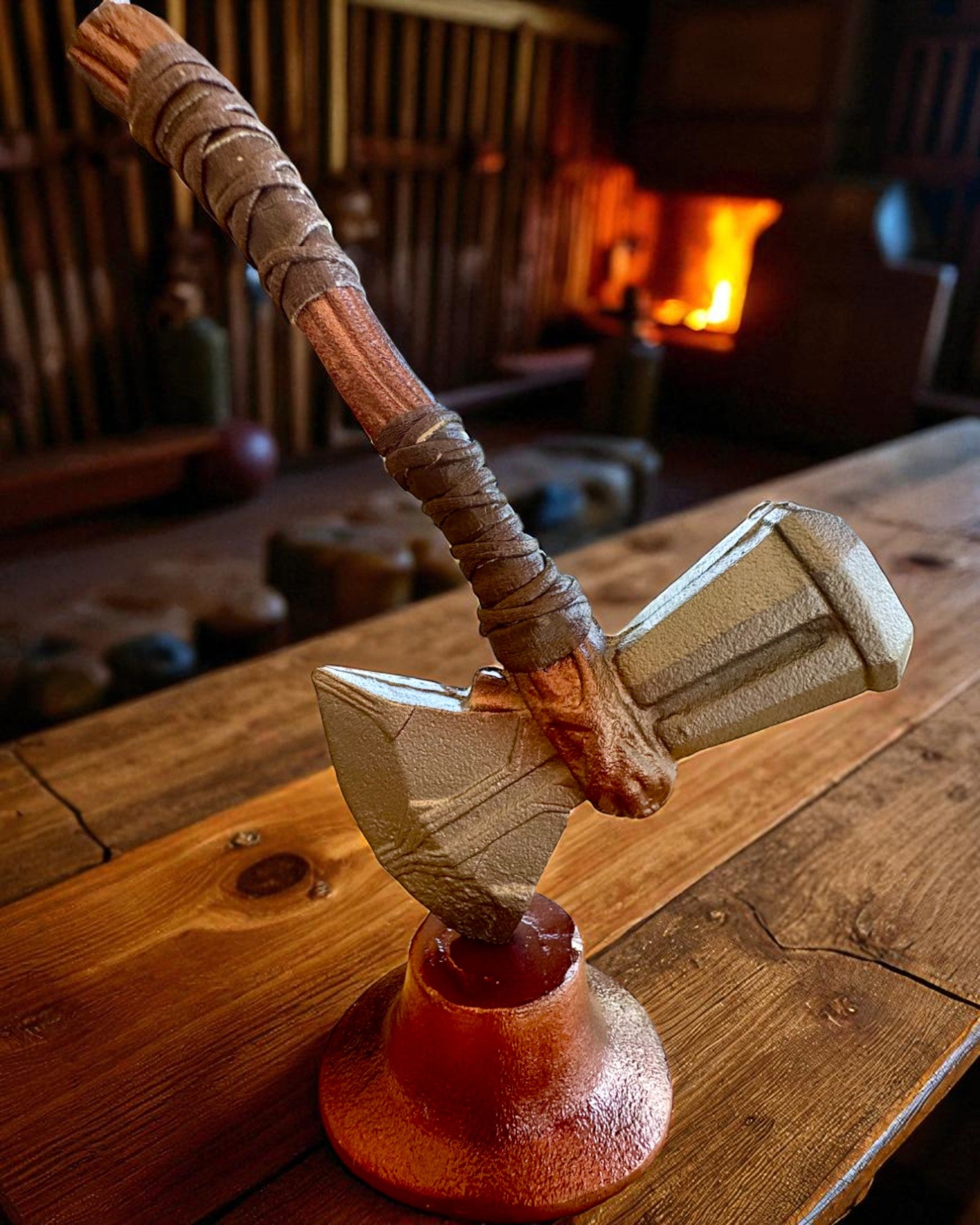 Storm Relic – koristevasara jalustalla, 26 cm, käsintehty, mahdollisuus personointiin kaiverruksella lahjaksi