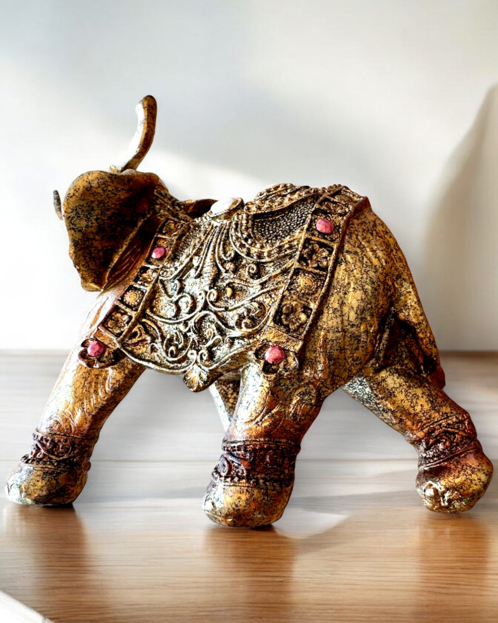 Kuningas Elefantti Kaiverrusmahdollisuudella - Eleganssia ja Luksusta, personointi lahjaksi