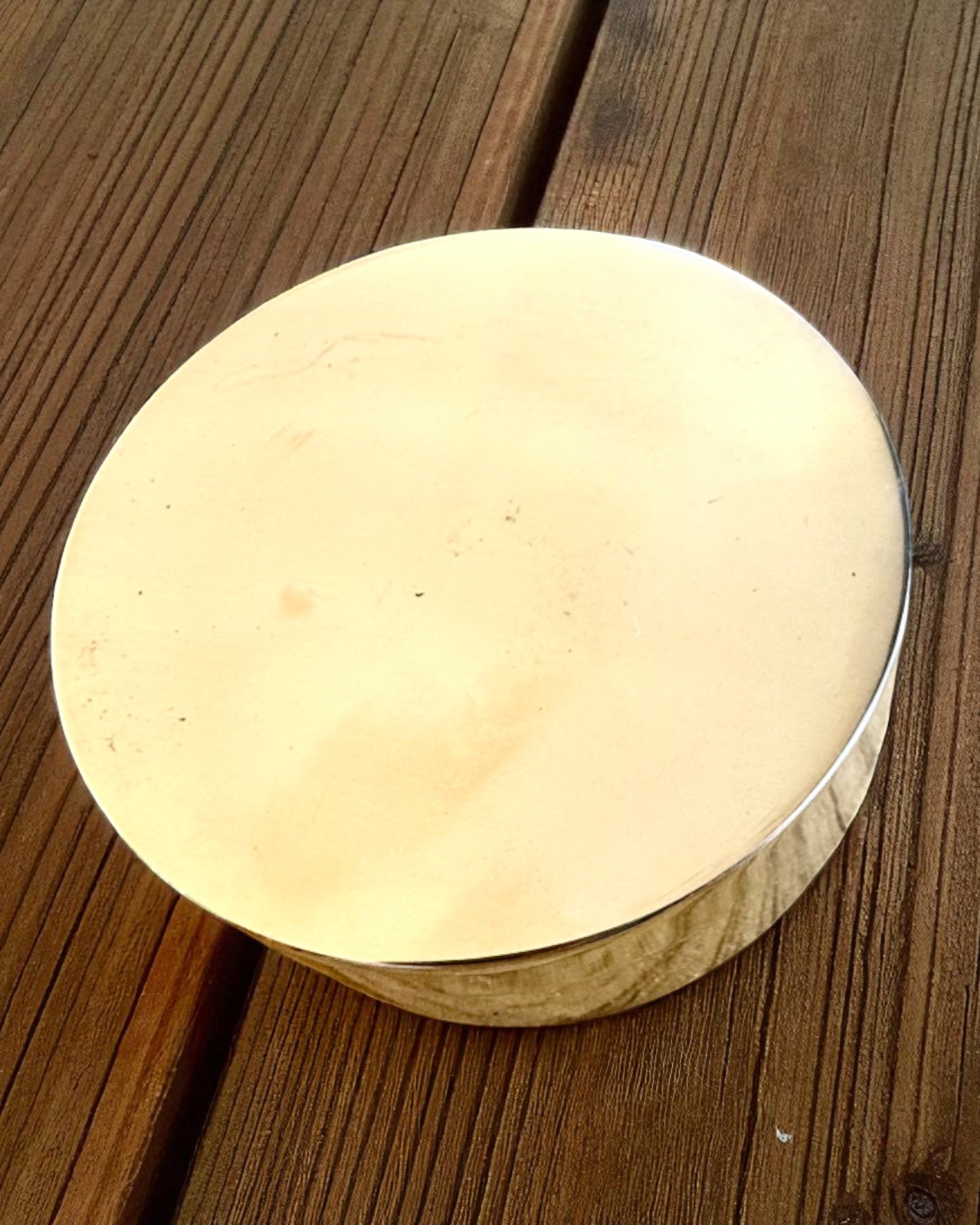 Aurinkokello Voyager 7cm – messinkinen aurinkokello kompassilla, personointi kaiverruksella lahjaksi