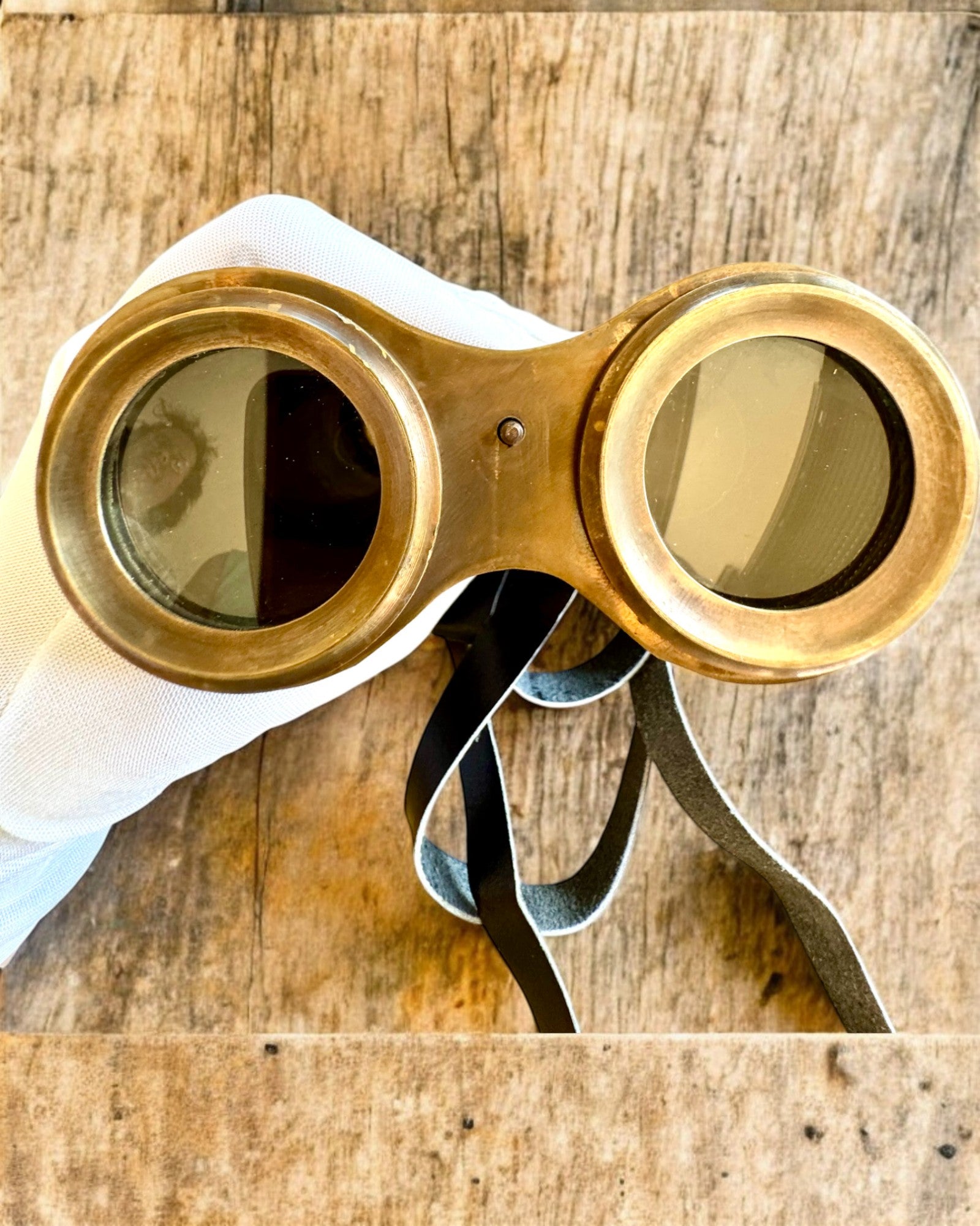 Kiikarit nahkaisella kotelolla Victorian's Eye, 11 cm Messinkiä, Käsin koristeltu, personointi kaiverruksella lahjaksi