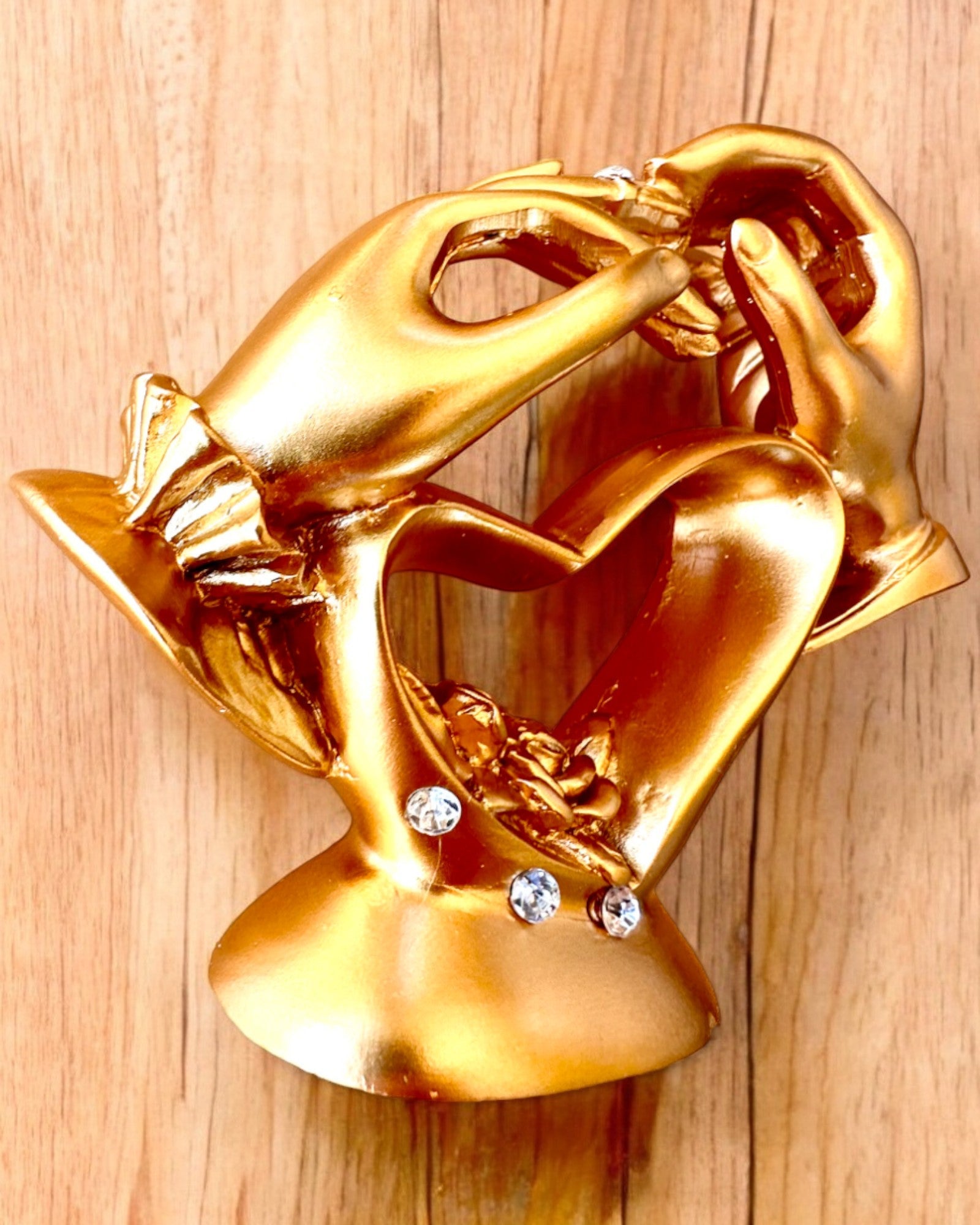 "Rakkauden kosketus" -figuuri, 10 cm korkea, kaiverrusmahdollisuus lahjaksi