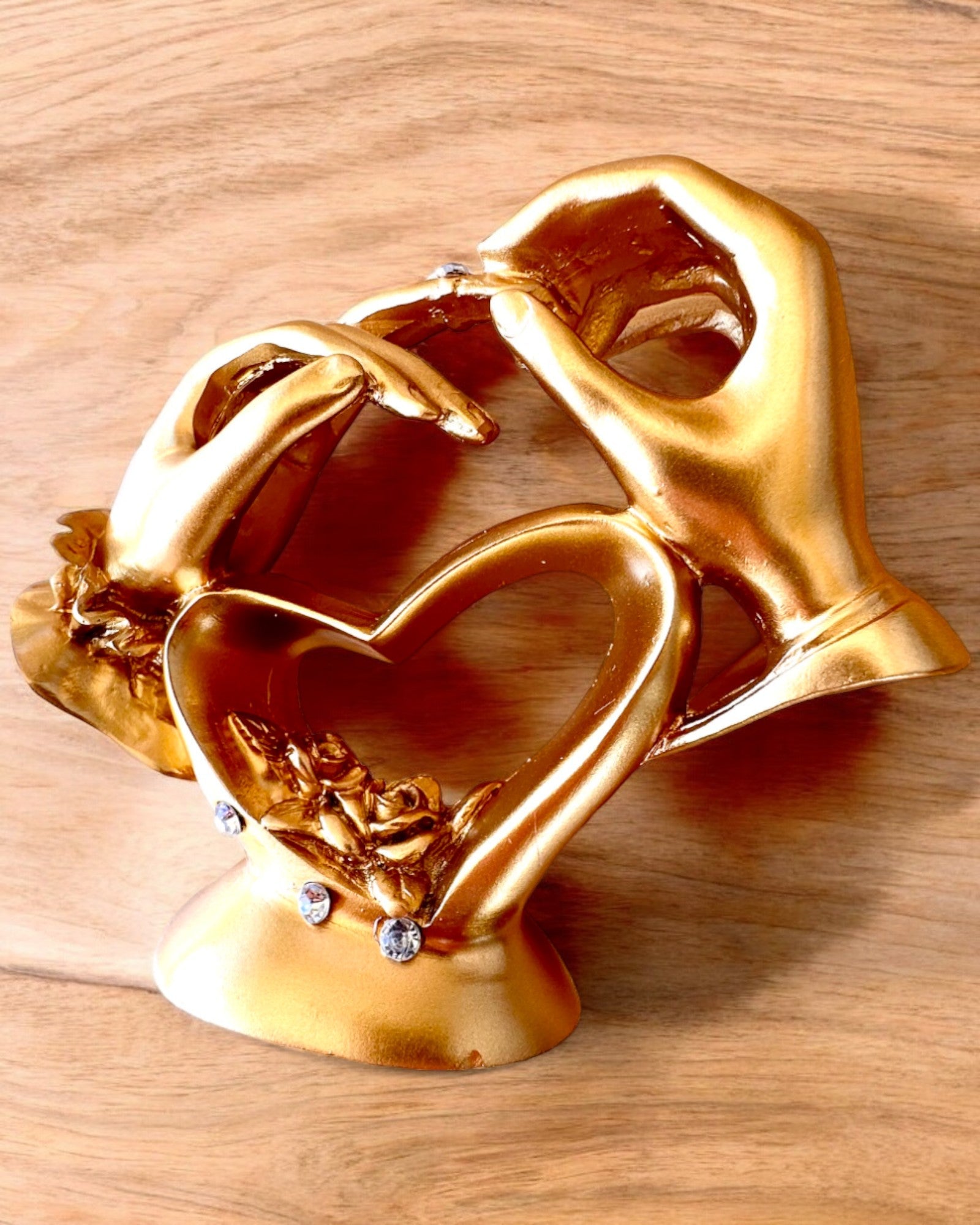 "Rakkauden kosketus" -figuuri, 10 cm korkea, kaiverrusmahdollisuus lahjaksi