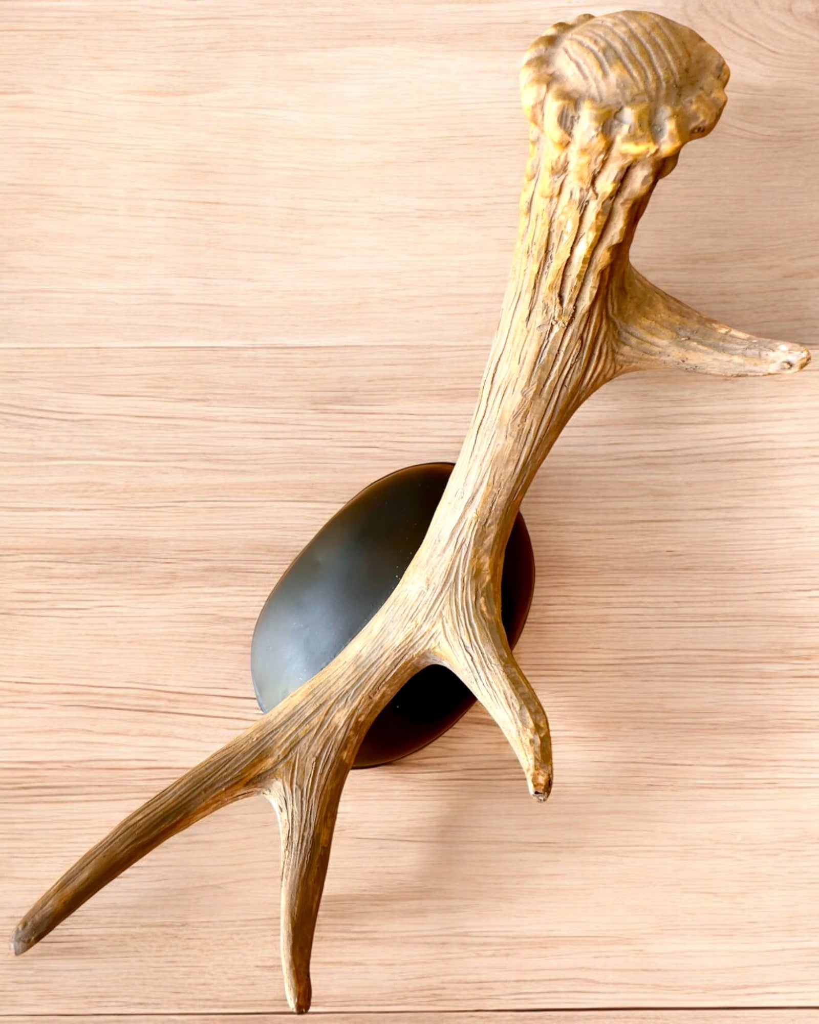 "Hirvi"-viiniteline kaiverrusmahdollisuudella lahjaksi