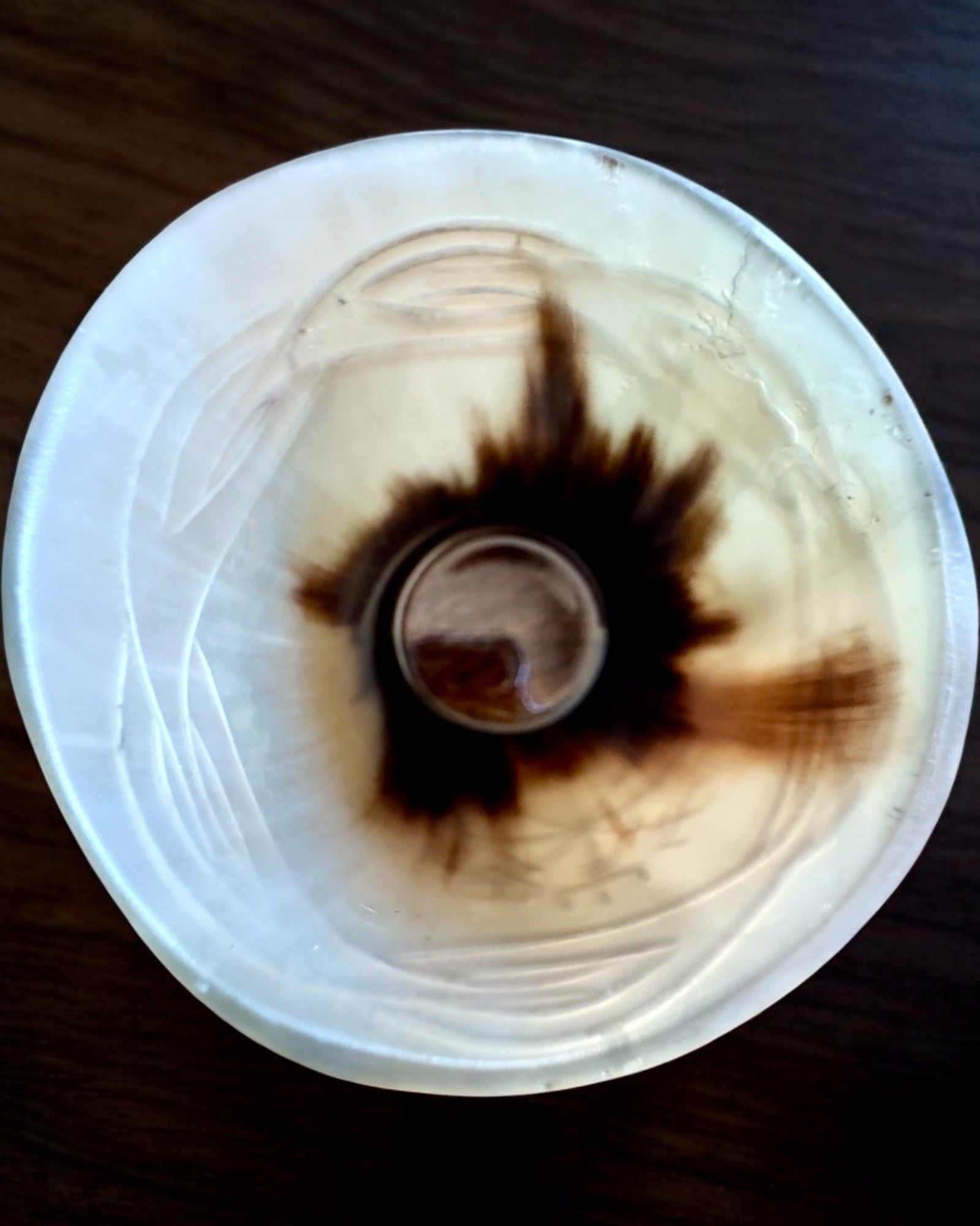 Valknut Käsintehty pieni puhvelinsarvimuki, jossa on pohjoismaisia symboleja, mahdollisuus personointiin lahjaksi kaiverruksella