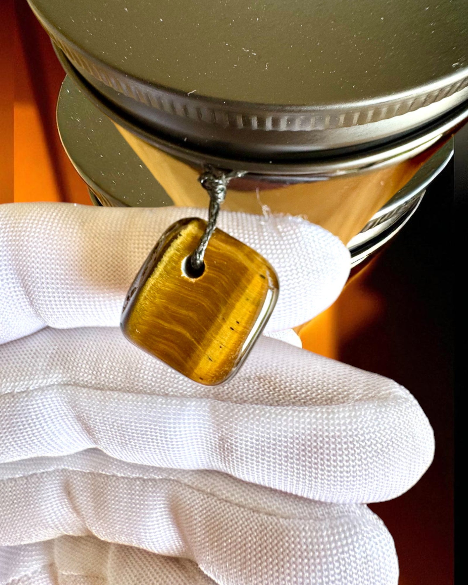 Intentionaalikynttilä Tiikerin Voima – Itsevarmuus ja hyvinvointi, 250 ml, mahdollisuus kannen personointiin lahjaksi