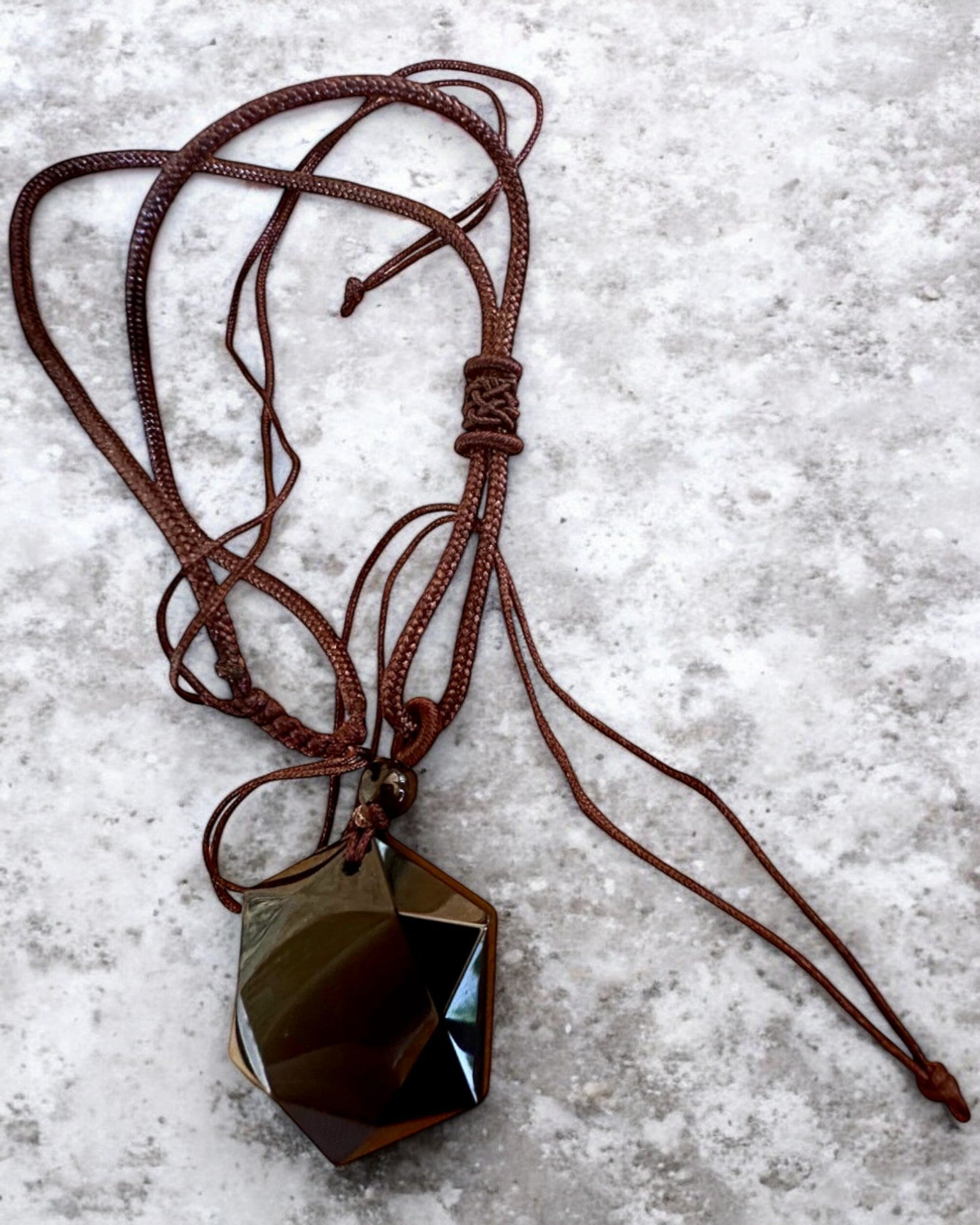 Musta obsidiaani "Daavidin tähti" -amuletit, mahdollisuus personoida kaiverruksella lahjaksi