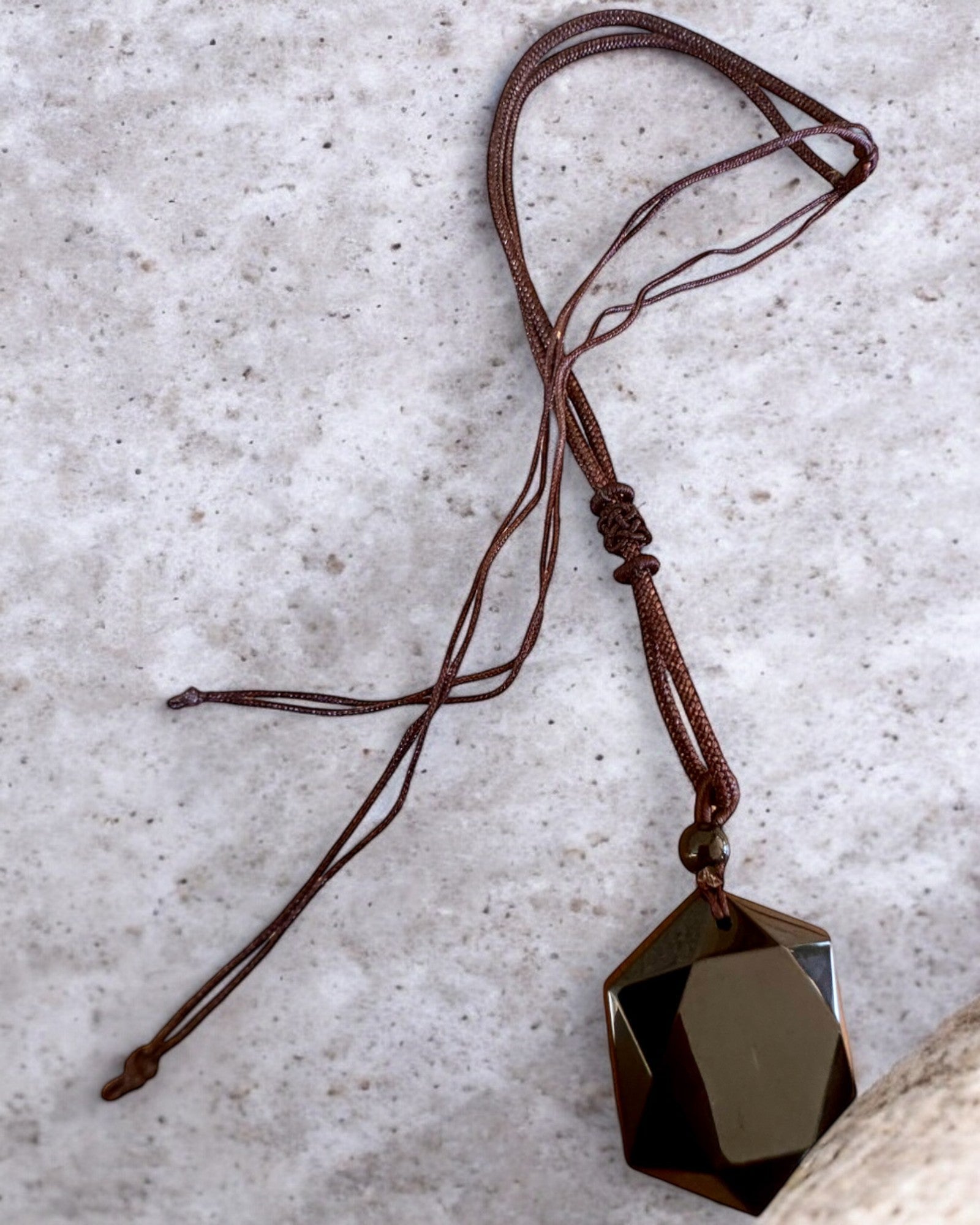 Musta obsidiaani "Daavidin tähti" -amuletit, mahdollisuus personoida kaiverruksella lahjaksi