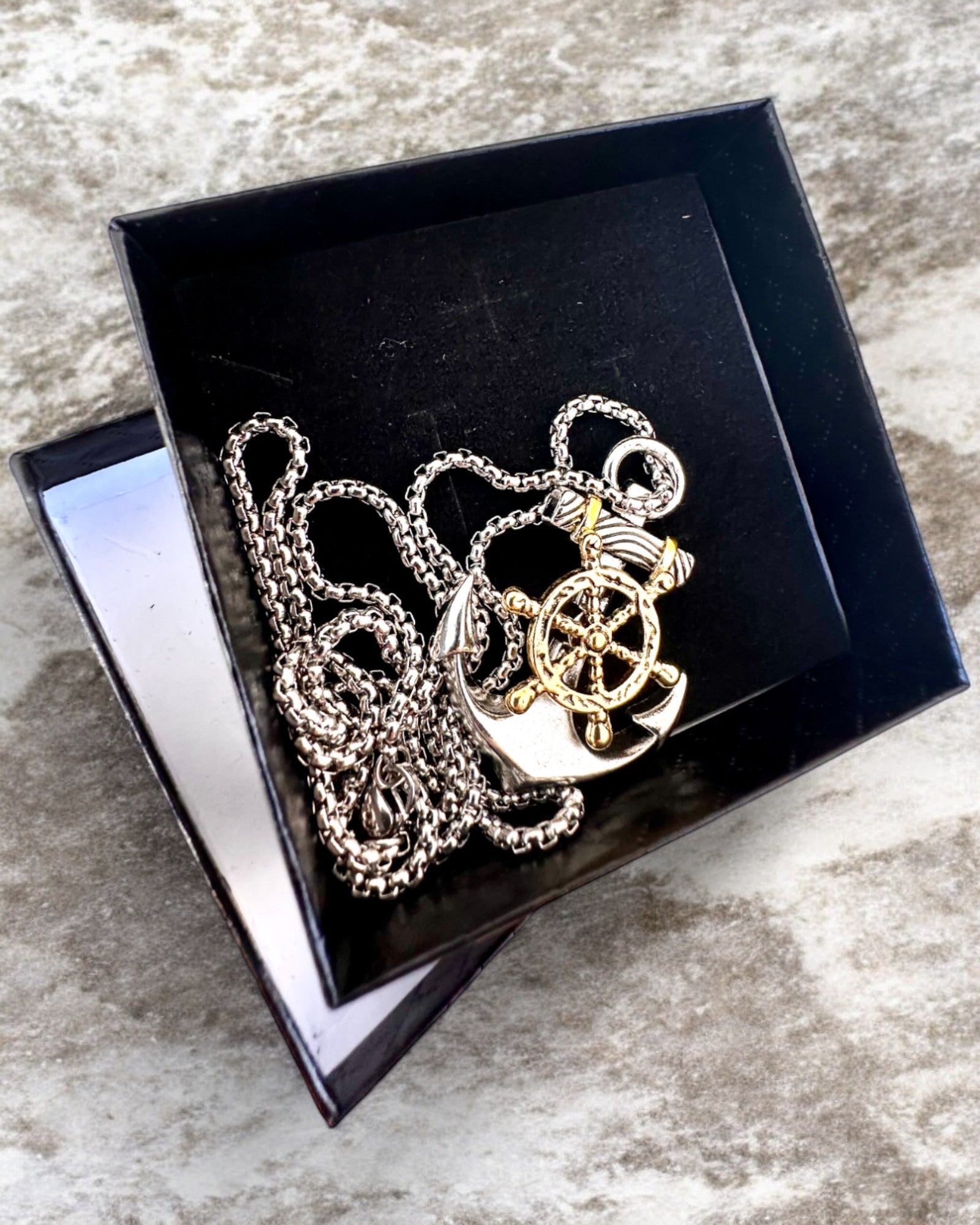 Amuletti Meren Kapteenin Ankkuri, kaulakoru kaiverrusvaihtoehdolla lahjaksi