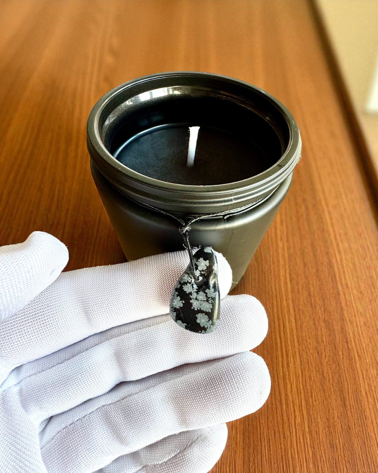 Intentionaalinen soijakynttilä Obsidiaani – itsevarmuus ja sisäinen voima, 250 ml, mahdollisuus personointiin lahjaksi