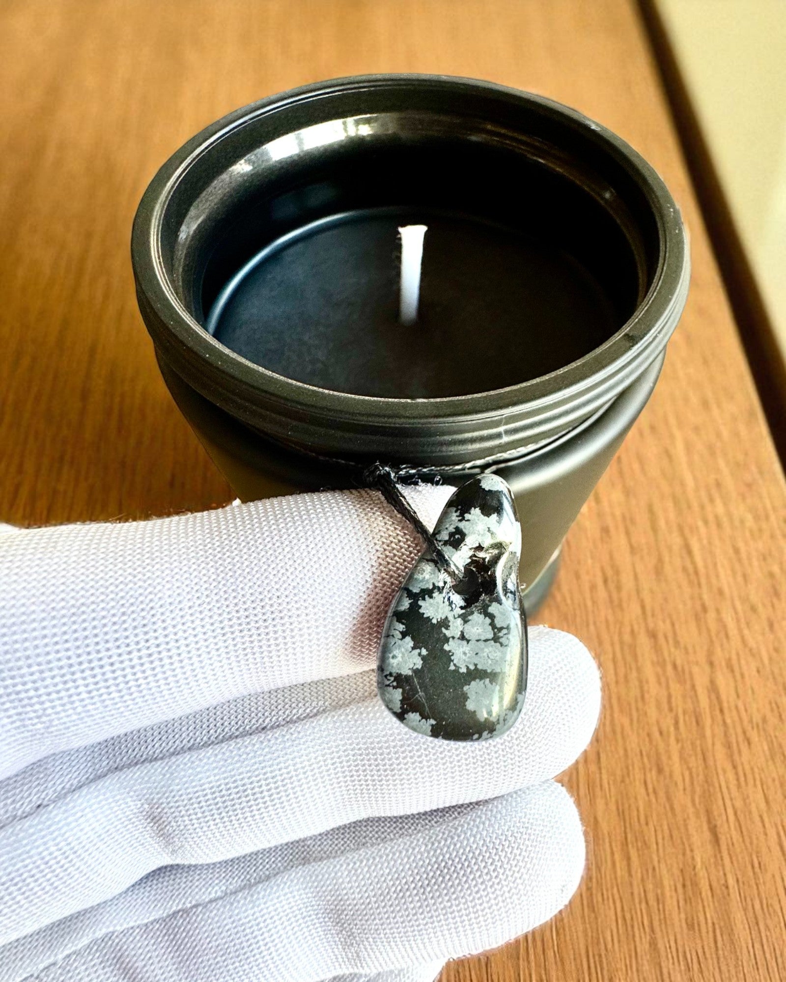 Intentionaalinen soijakynttilä Obsidiaani – itsevarmuus ja sisäinen voima, 250 ml, mahdollisuus personointiin lahjaksi