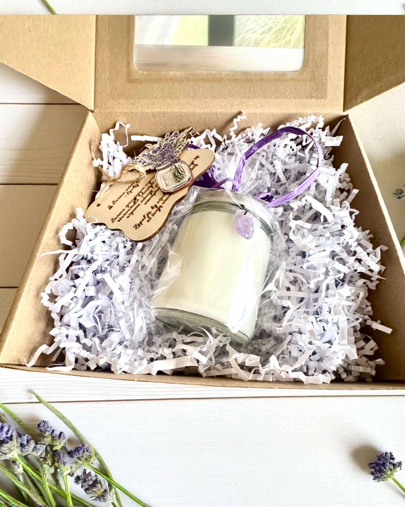 Intentionaalinen soijakynttilä Ametisti – rauha, harmonia ja puhdistuminen, 250 ml, mahdollisuus personointiin lahjaksi