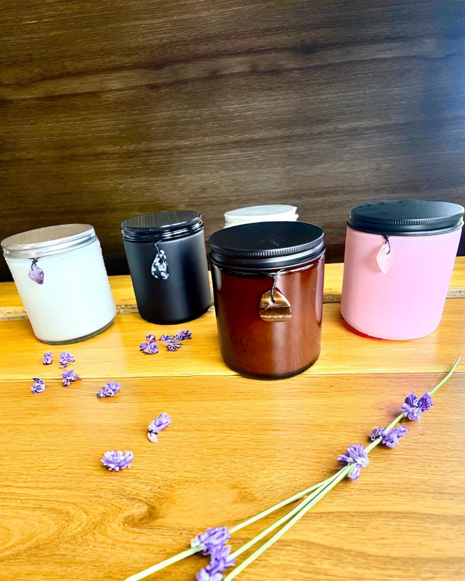 Intentionaalinen soijakynttilä Ametisti – rauha, harmonia ja puhdistuminen, 250 ml, mahdollisuus personointiin lahjaksi