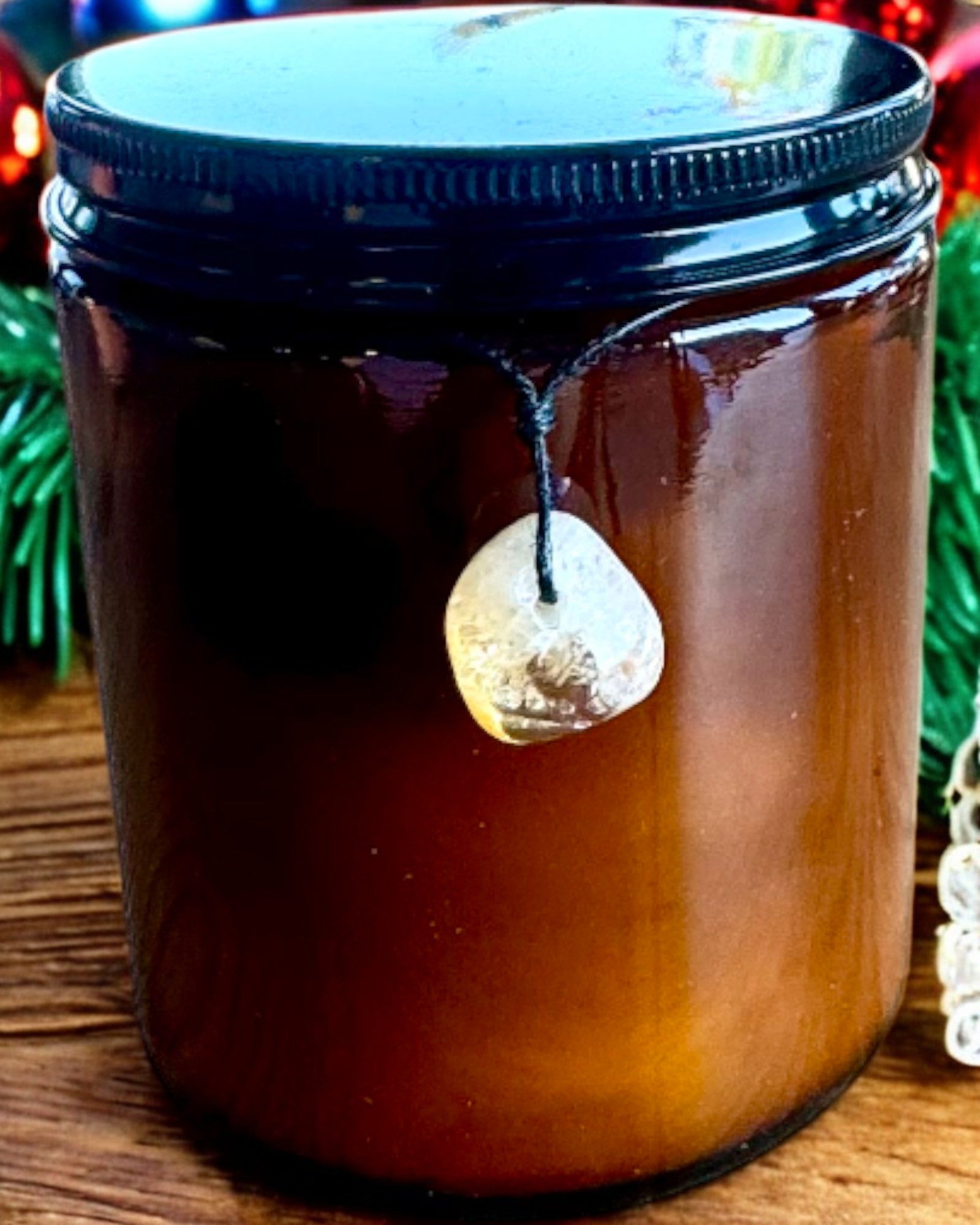 Intentionaalinen soijakynttilä 250 ml luonnonkivellä – valitse oma energiasi: sitriini tai granaatti, personointi kaiverruksella lahjaksi